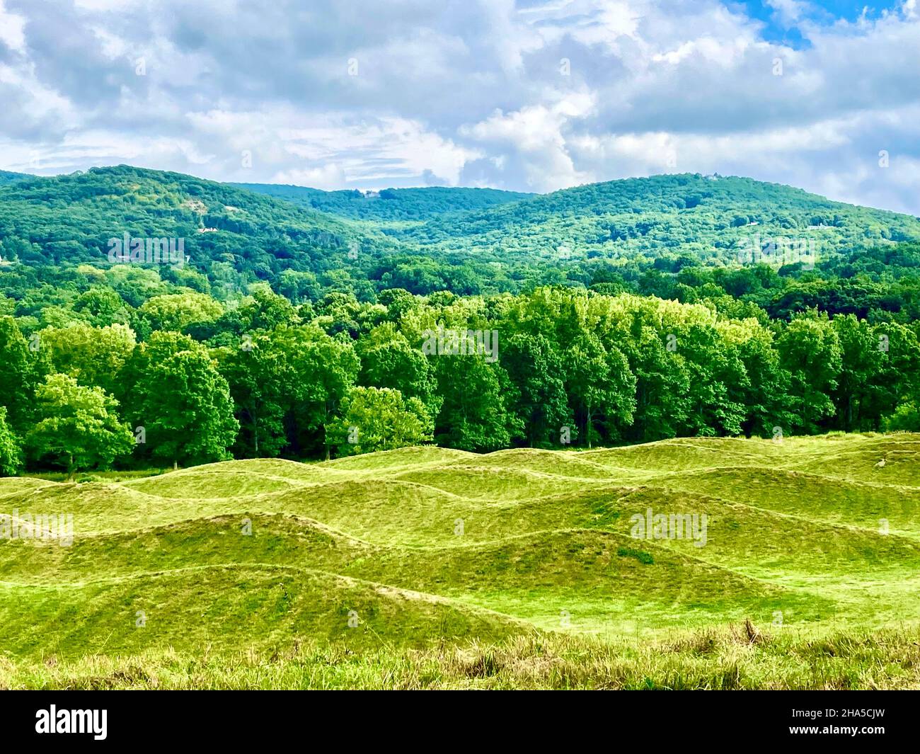 storm king art center,new windsor,ny. 'wavefield' earth sculpture by maya lin corresponds with surring catskill mountains hills Stock Photo