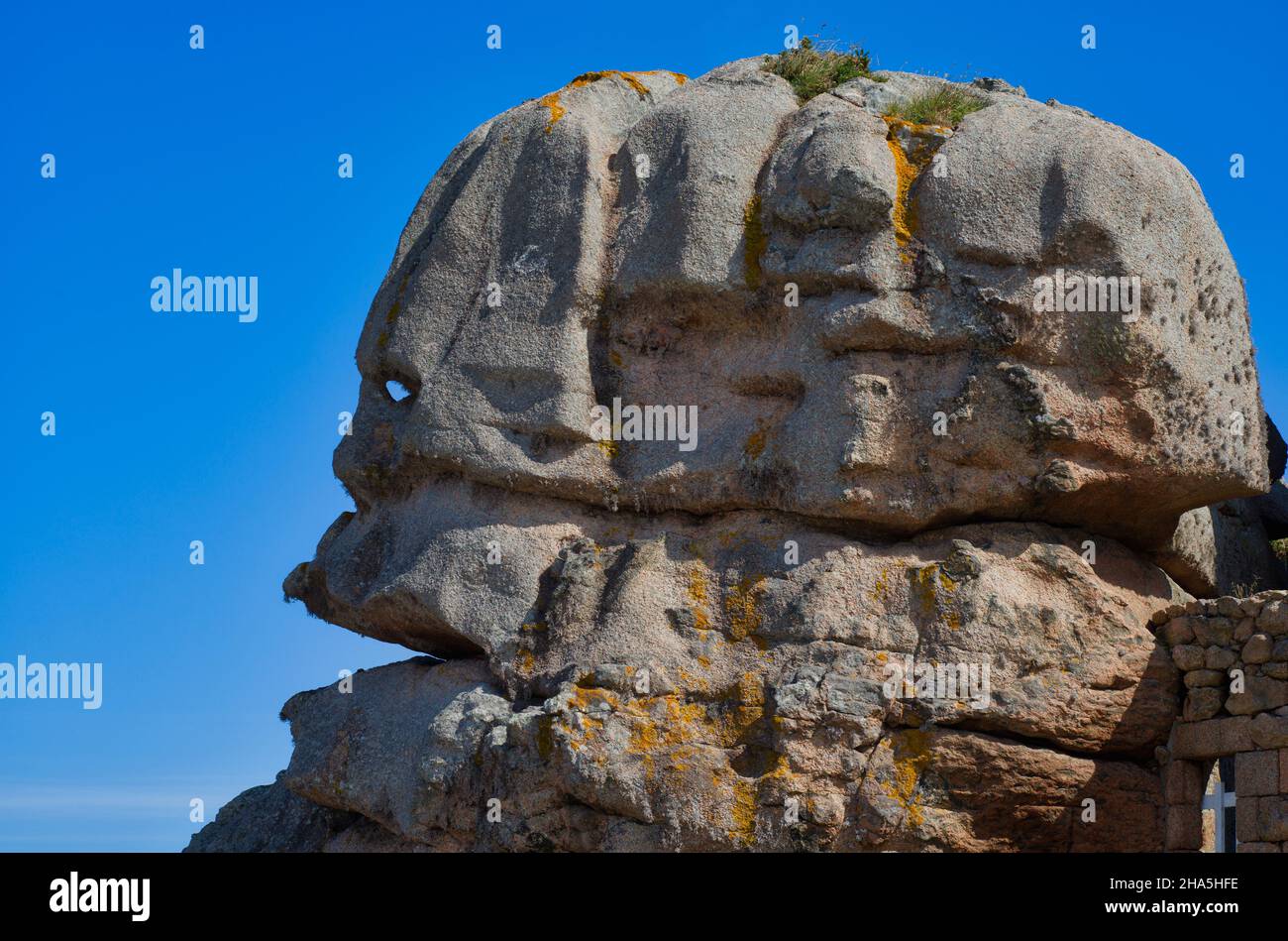 rock formation tete de mort,skull,rocky coast along the sentier des douaniers,trégastel,côte de granit rose,cotes d'armor,brittany,france Stock Photo