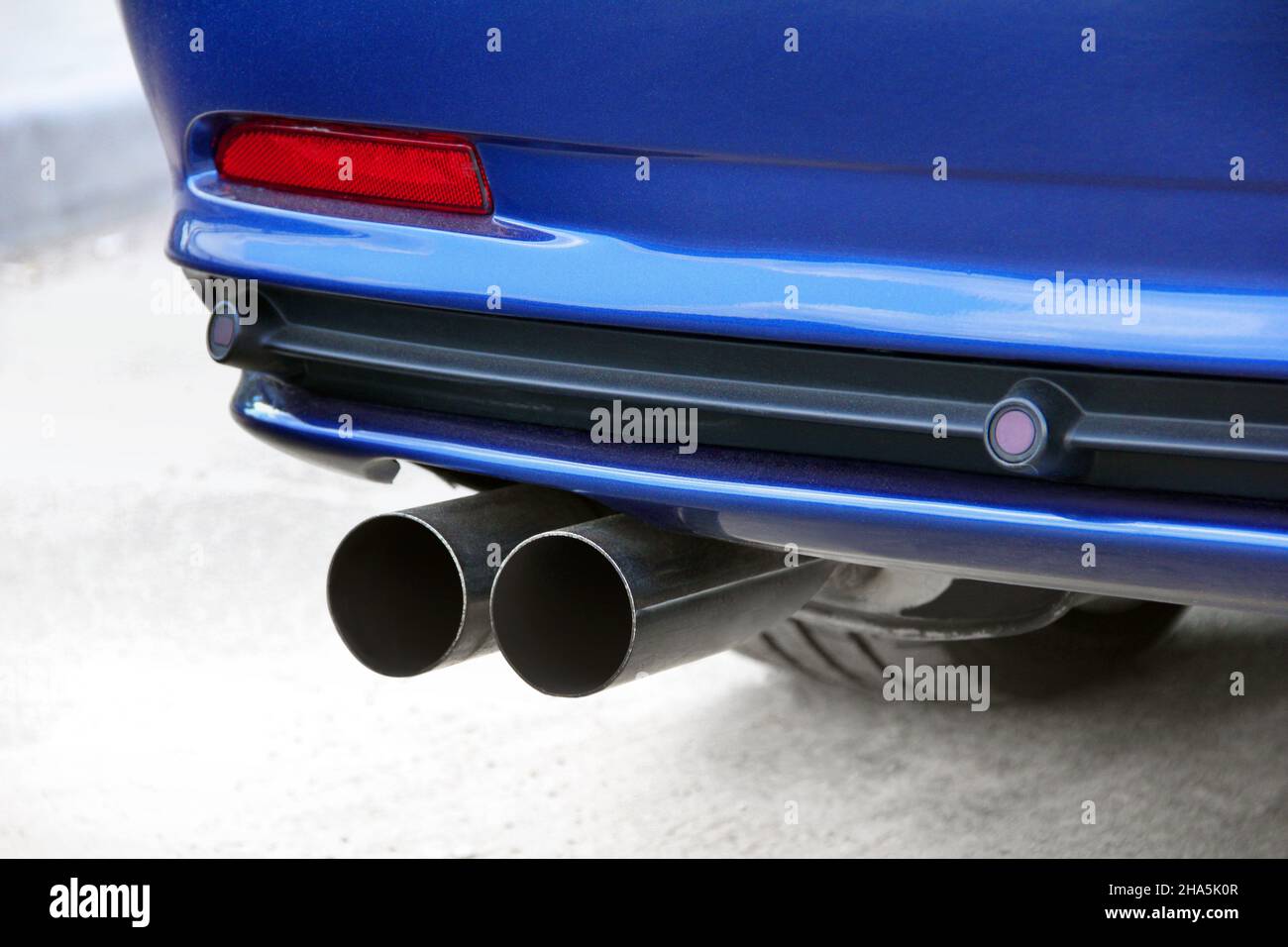 Car exhaust pipes hi-res stock photography and images - Alamy