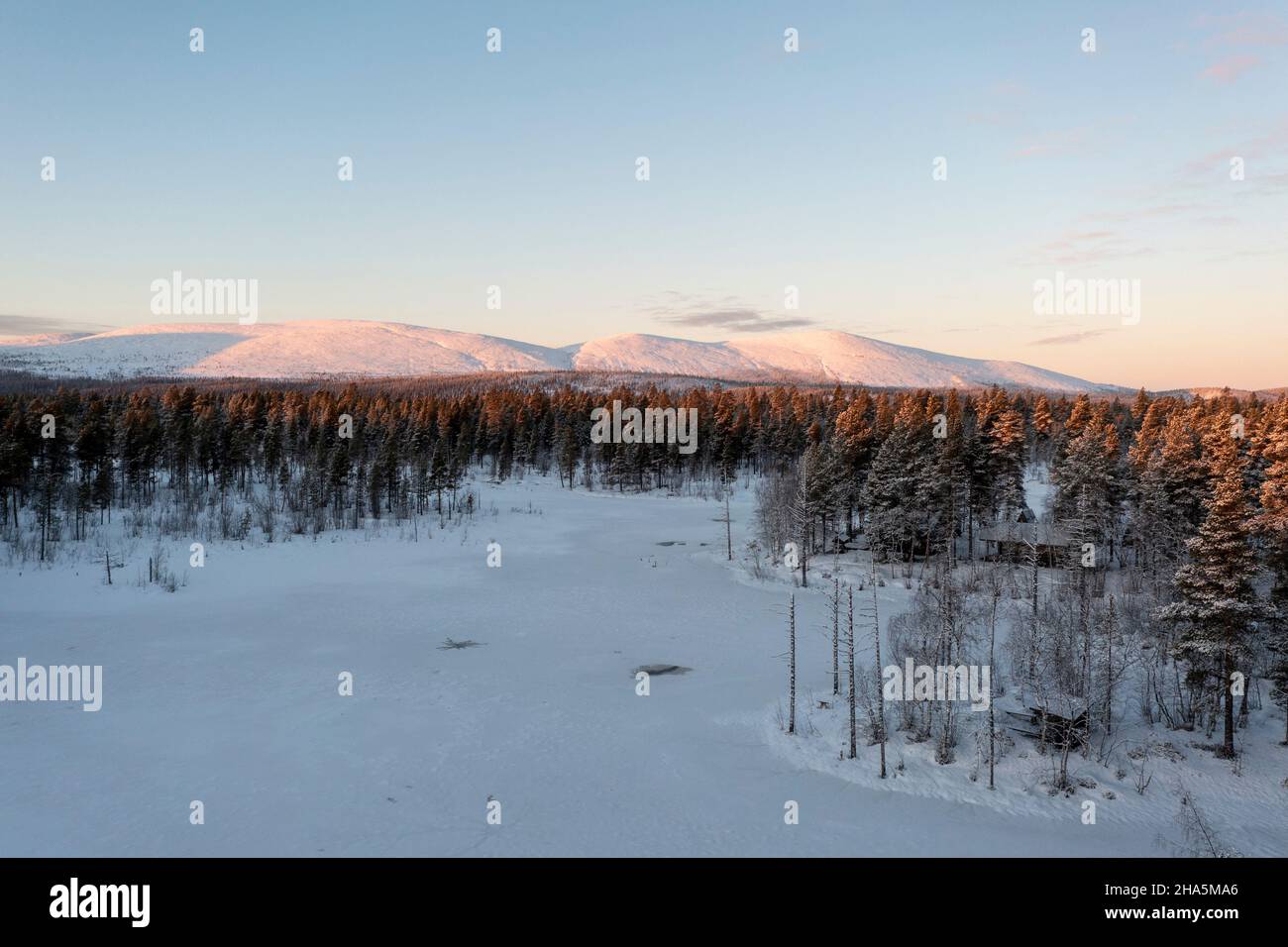 huts in the forest,snow-covered lake,behind the pallastunturi,yli-kyrö,lapland,finland Stock Photo