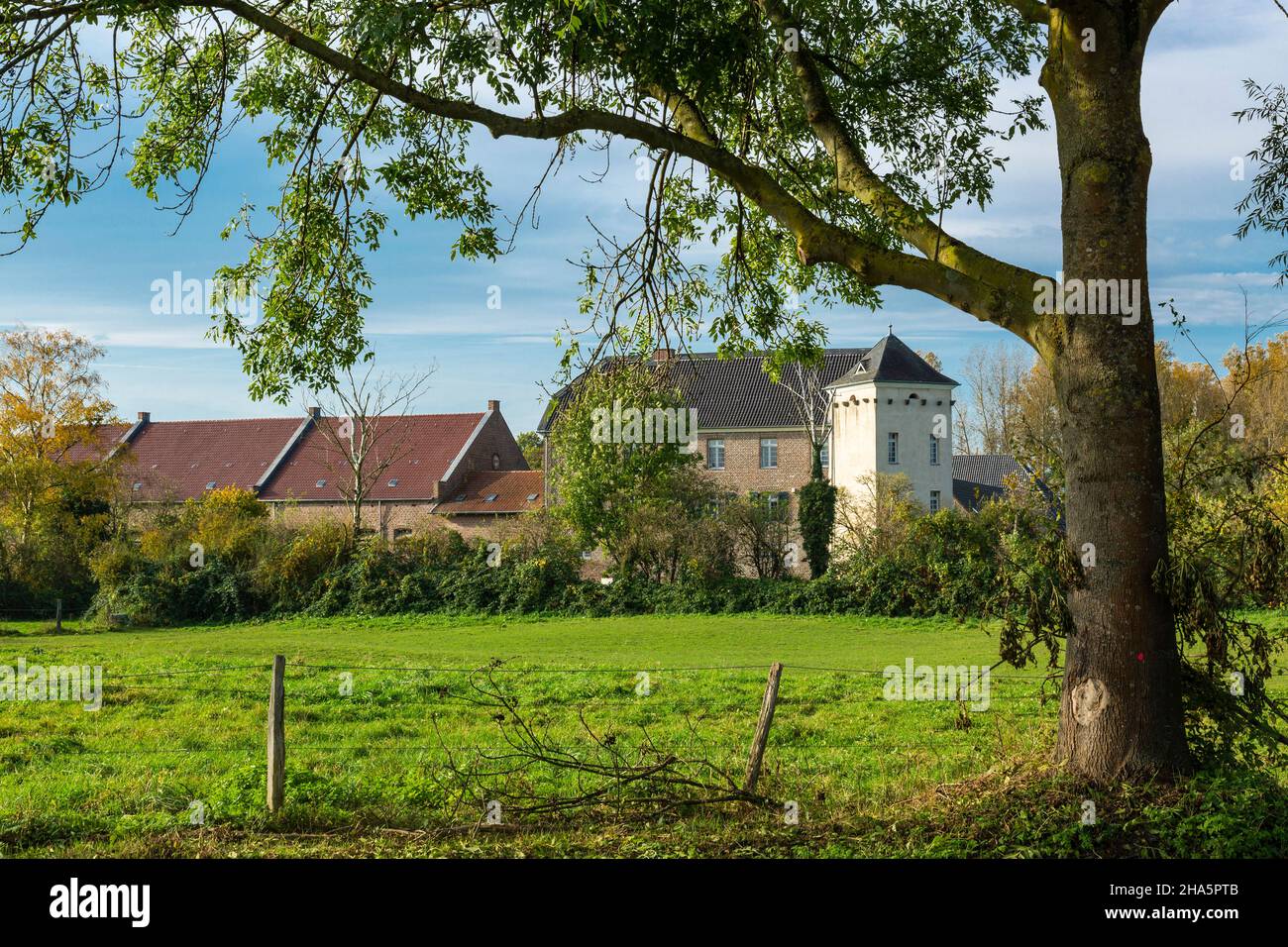 germany,monheim am rhein,bergisches land,niederbergisches land,niederberg,rhineland,north rhine-westphalia,north rhine-westphalia,monheim-baumberg,haus buergel in the urdenbacher kaempe landscape,middle ages,estate,estate,formerly feudal estate and roemisches kastell,unesco world heritage site niedergermanischer limes Stock Photo
