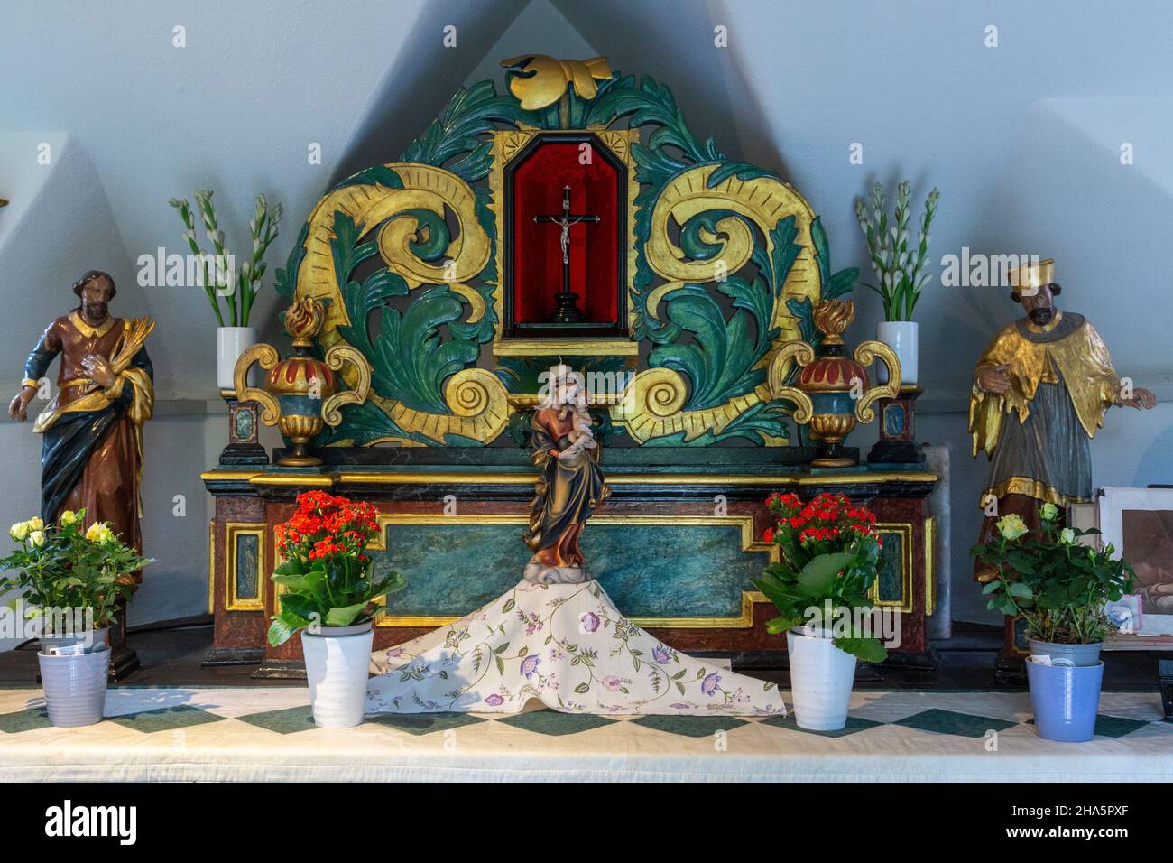 germany,monheim am rhein,bergisches land,niederbergisches land,niederberg,rhineland,north rhine-westphalia,nrw,chapel at the former vogtshof,st. josef chapel,interior view,altar,crucifix,mary with the baby jesus,figures of saints,floral decorations Stock Photo
