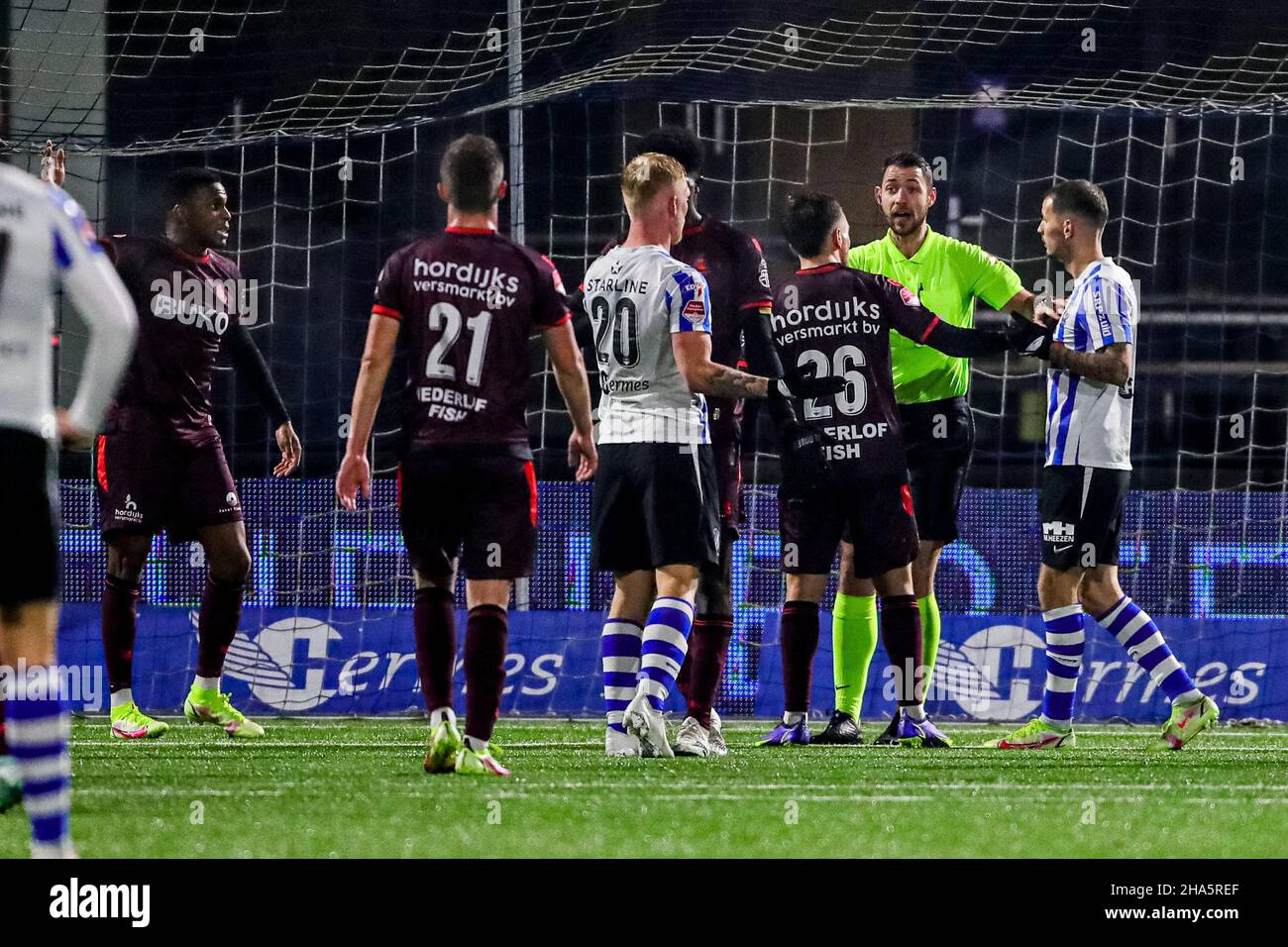 EINDHOVEN, NETHERLANDS - DECEMBER 10: Valentino Vermeulen of FC Eindhoven, Ozan Kokcu of SC Telstar, Joey Sleegers of FC Eindhoven in discussion with Referee Marc Nagtegaal during the Dutch Keukenkampioendivisie match between FC Eindhoven and SC Telstar at Jan Louwers Stadion on December 10, 2021 in Eindhoven, Netherlands (Photo by Perry van de Leuvert/Orange Pictures) Stock Photo