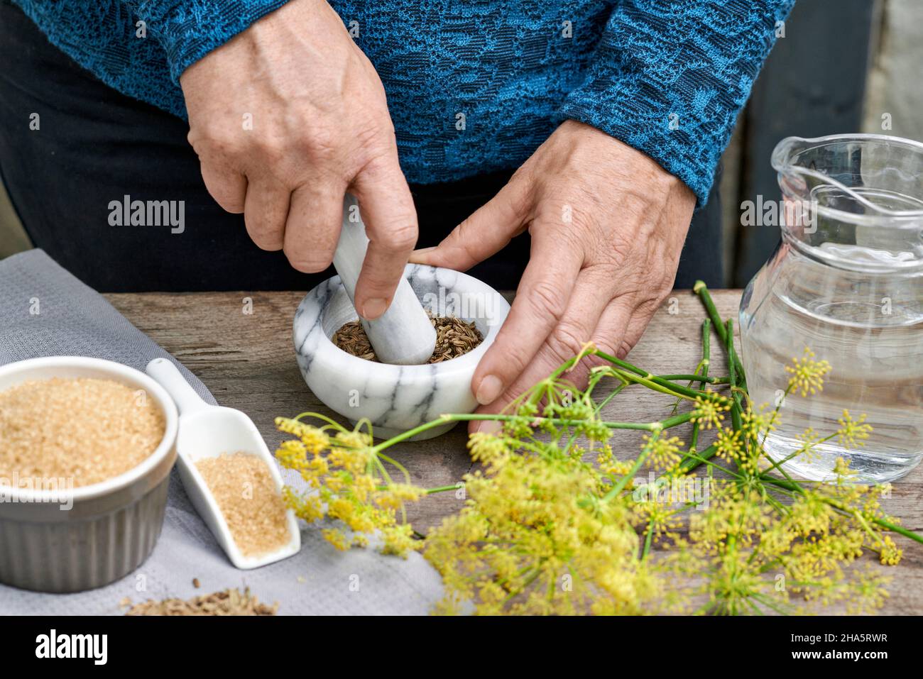 working steps with fennel and fennel seeds for the preparation of
