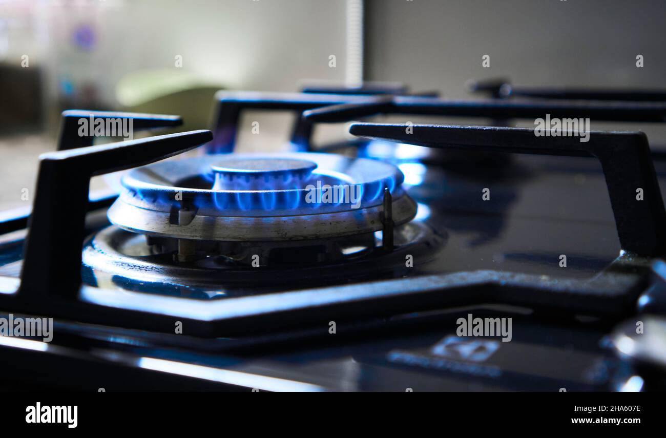 Kitchen stove grate on a burner fuelled by combustible natural gas or