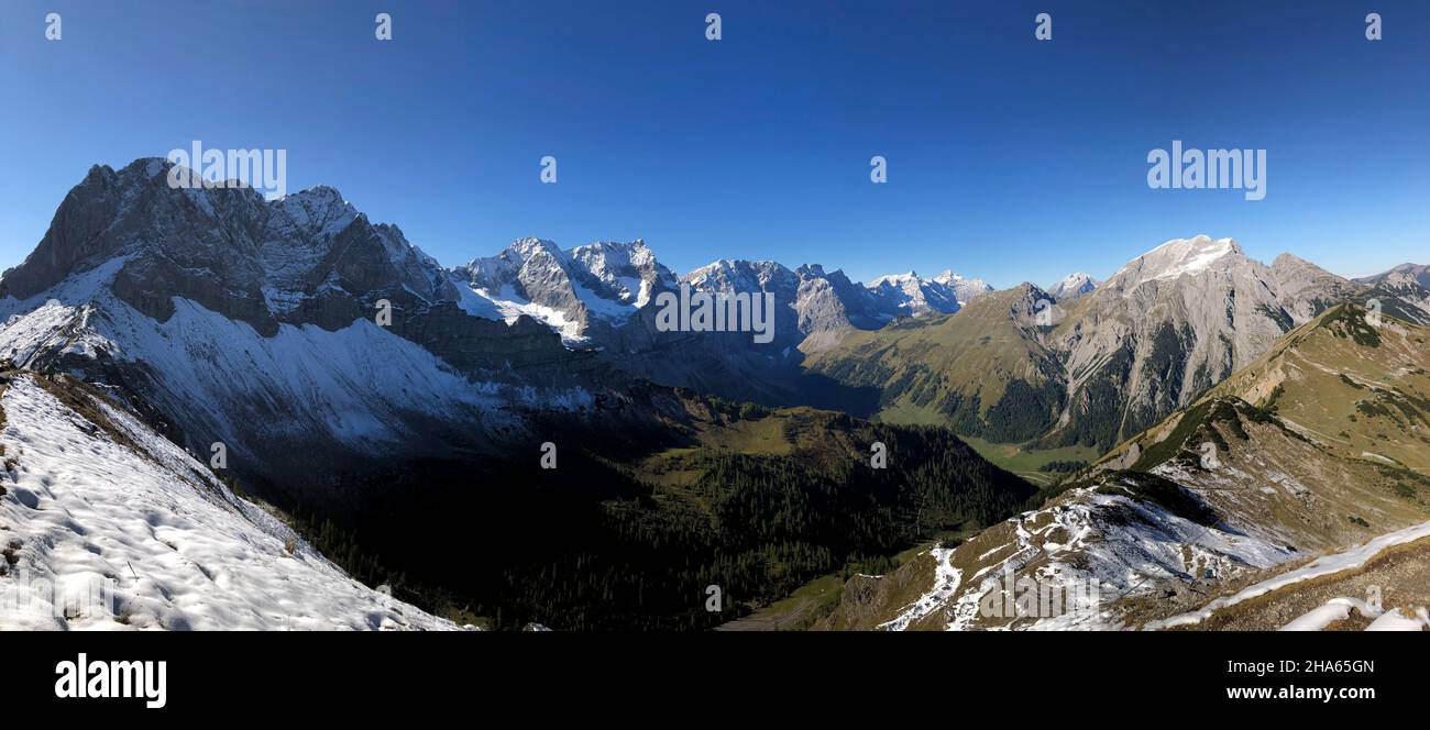view from hahnkampl to lamsenspitze,laliderer spitze,birkkarspitze,nature,mountains,autumn,karwendel mountains,eng alm,binsalm,tyrol,austria Stock Photo