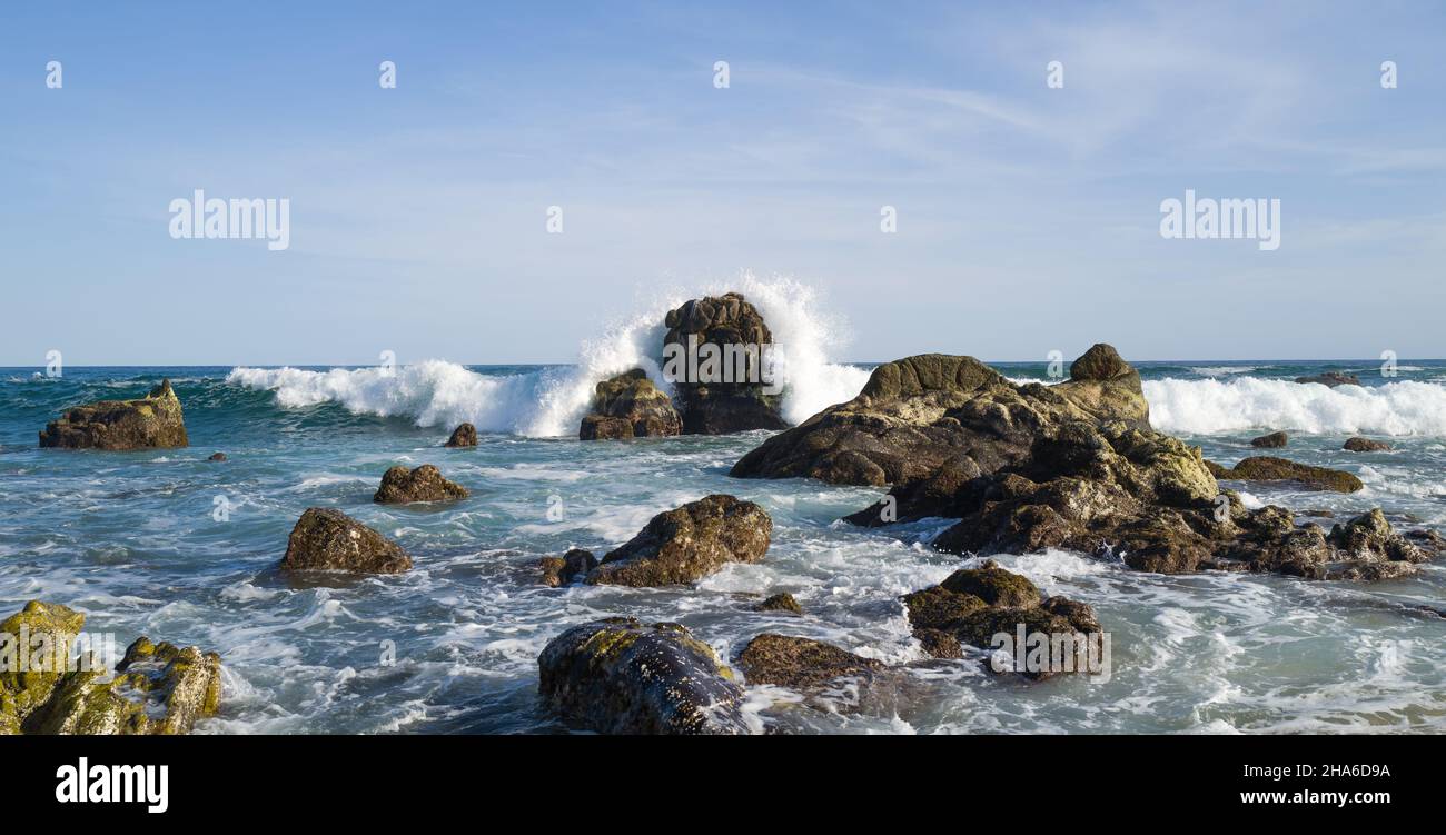 Ocean waves roll in and splash upon the rocky shore Stock Photo - Alamy