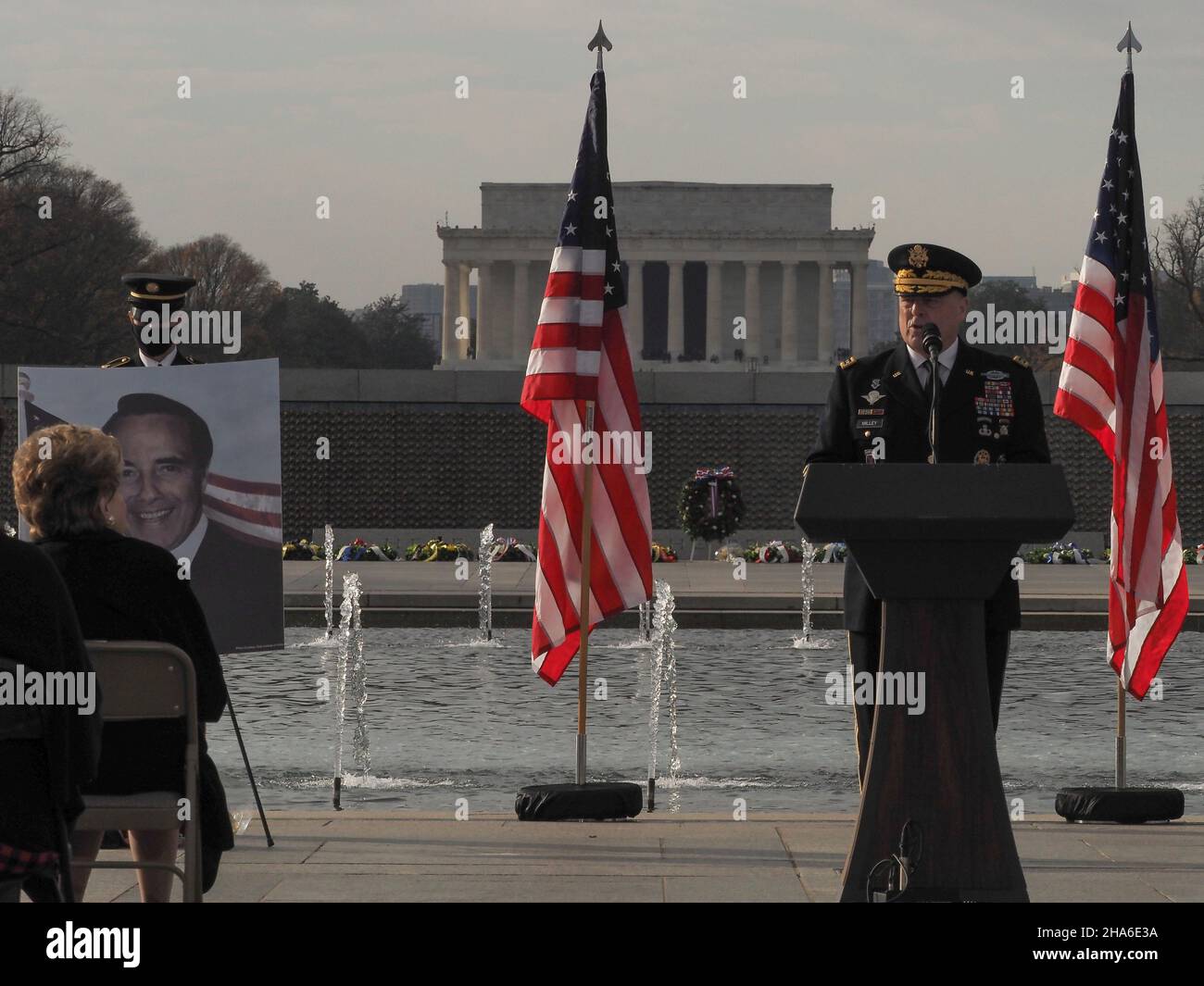 December 10, 2021, Washington, District of Columbia, USA: General Mark Milley, chairman of the Joint Chiefs of Staff, T paid tribute to the late Senator Bob Dole at the World War II Memorial on the National Mall. Senator Dole, himself seriously wounded during WWII, co-chaired the fundraising campaign for the Memorial. (Credit Image: © Sue Dorfman/ZUMA Press Wire) Credit: ZUMA Press, Inc./Alamy Live News Stock Photo