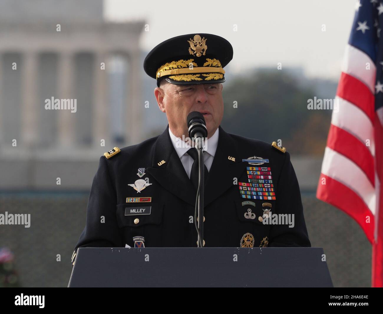 December 10, 2021, Washington, District of Columbia, USA: General Mark Milley, chairman of the Joint Chiefs of Staff, T paid tribute to the late Senator Bob Dole at the World War II Memorial on the National Mall. (Credit Image: © Sue Dorfman/ZUMA Press Wire) Credit: ZUMA Press, Inc./Alamy Live News Stock Photo