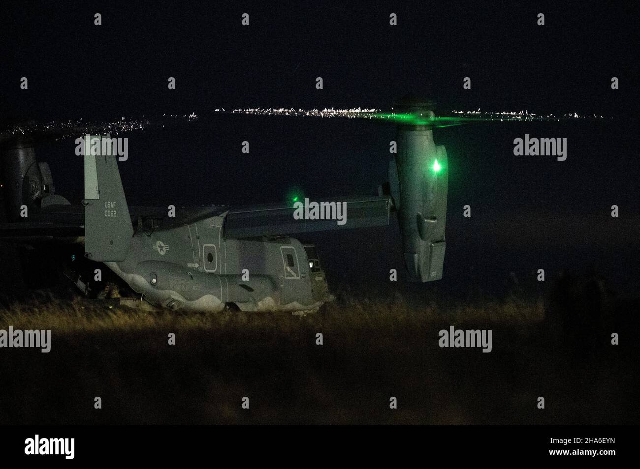 A CV-22 Osprey tilt-rotor aircraft assigned to the 8th Special Operations Squadron, prepares to take off from the Eglin Range Complex, Florida, Dec. 8, 2021. The 23rd Special Tactics Squadron conducted a large-scale humanitarian aid and disaster relief exercise involving approximately 300 participants designed to challenge ST Airmen with a complex tactical and leadership training environment they would encounter in a real-world humanitarian crisis. Special Tactics unit perform austere air control, terminal attack control, personnel rescue and recovery, assault zone assessments, battlefield tra Stock Photo