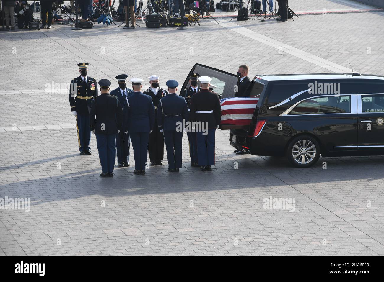 A Joint Casket Team carries the flag-draped casket of World War II veteran and former Senator Robert J. Dole at the U.S. Capitol, Washington, D.C., Dec. 9, 2021.  (U.S. Army photo by Cpl. XaViera Masline) Stock Photo