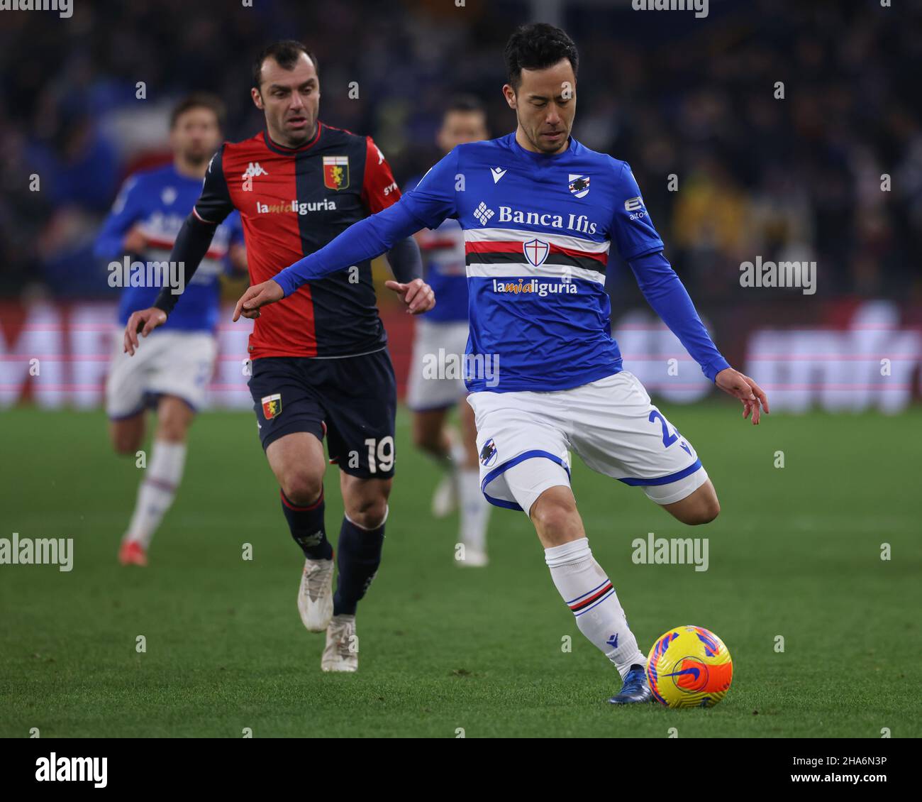 Maya Yoshida of UC Sampdoria and Goran Pandev of Genoa CFC battle for  News Photo - Getty Images