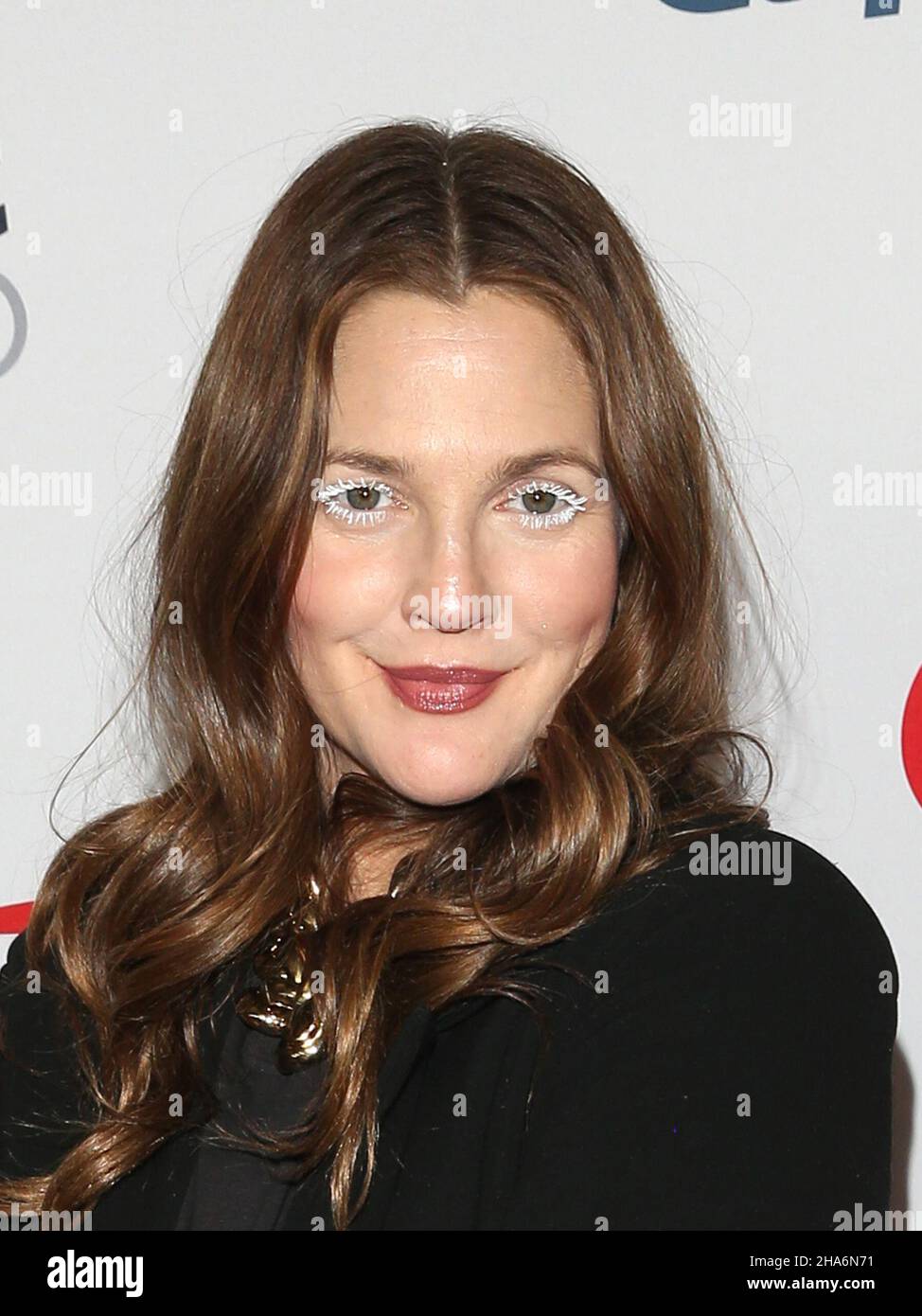 10 December 2021 - New York, New York - Drew Barrymore In The Press