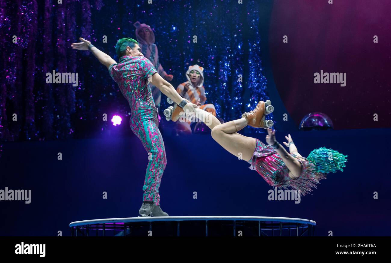 New York, NY - December 9, 2021: Holler Zavatta Bogino and Kimberly Zavatta Bogino perform Roller Skaters act during media dress rehearsal for ‘TWAS THE NIGHT BEFORE... by Cirque du Soleil at MSG Hulu Theater Stock Photo