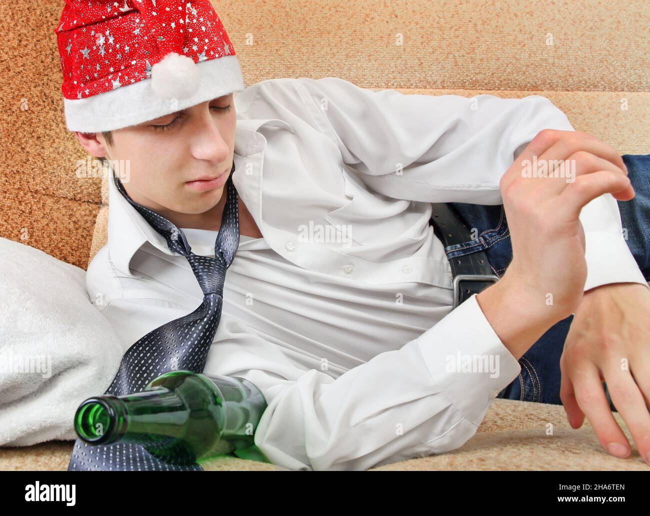 Teenager drunk sick home hi res stock photography and images Alamy Teenager drunk sick home hi res stock photography and images Alamy