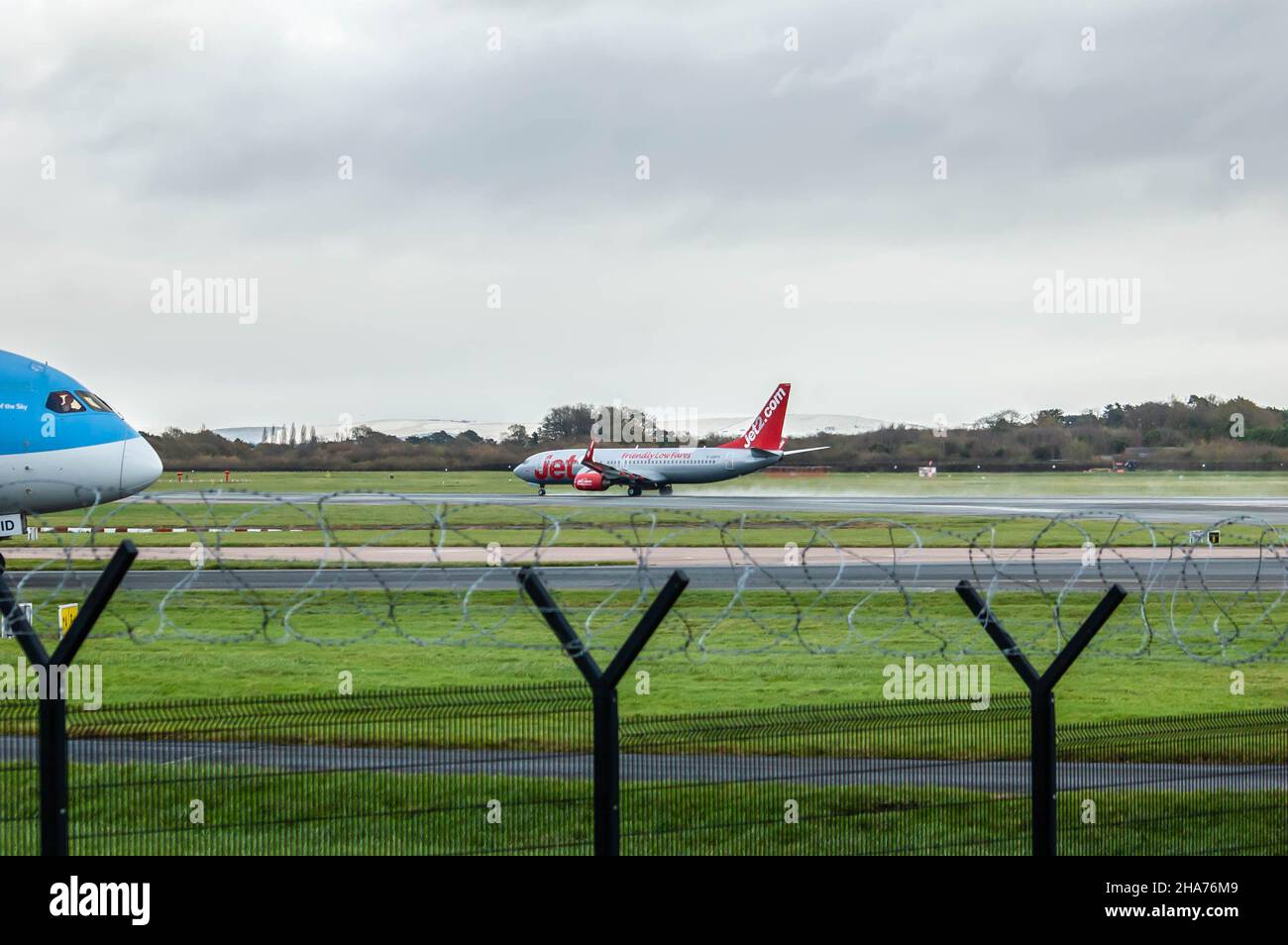 MANCHESTER, ENGLAND- 27 November 2021: Jet2 Boeing 737-86n taking off from Manchester Airport Stock Photo