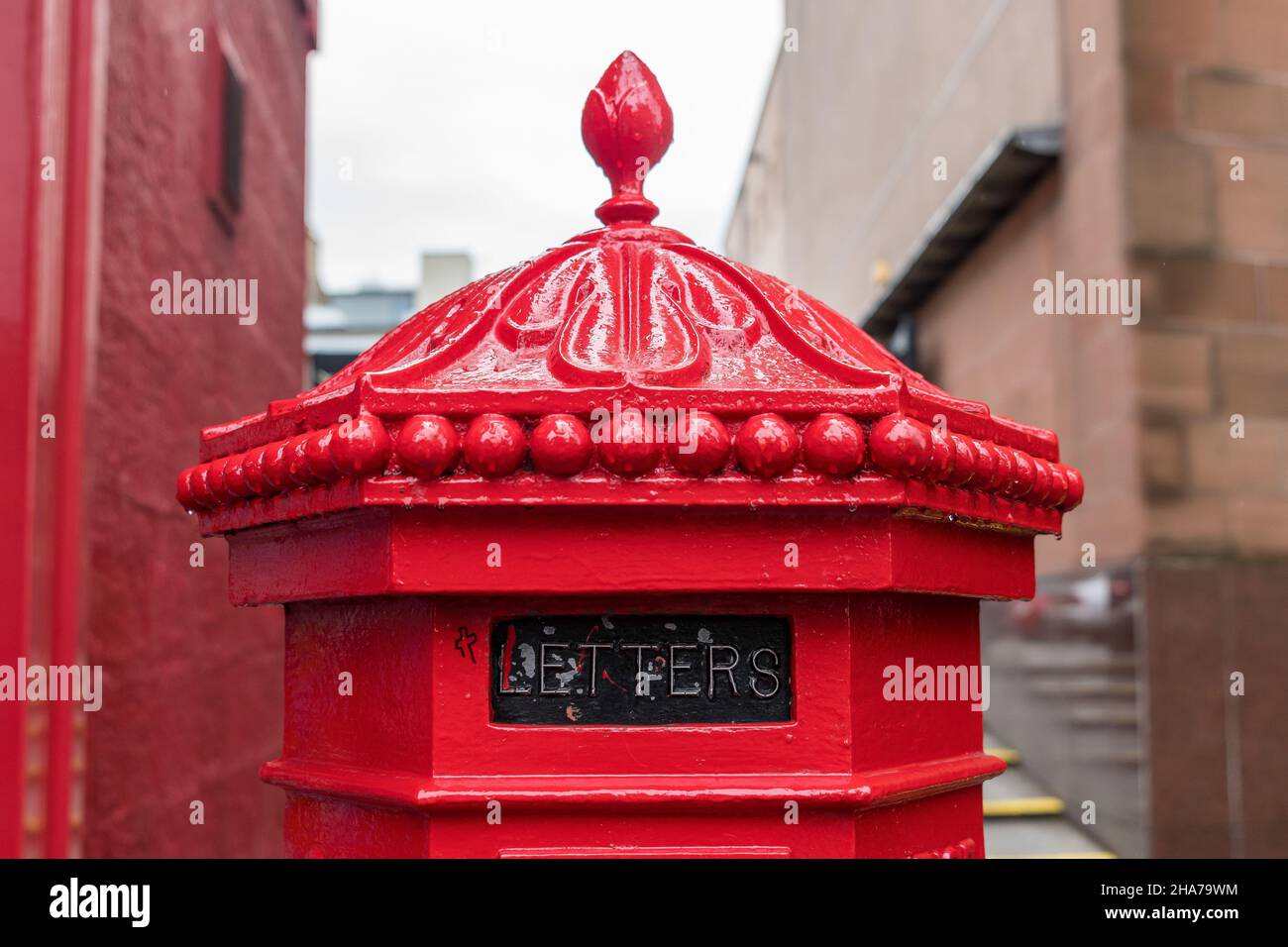 Post Box Scotland Gold post box scotland hi-res stock photography and images - Alamy