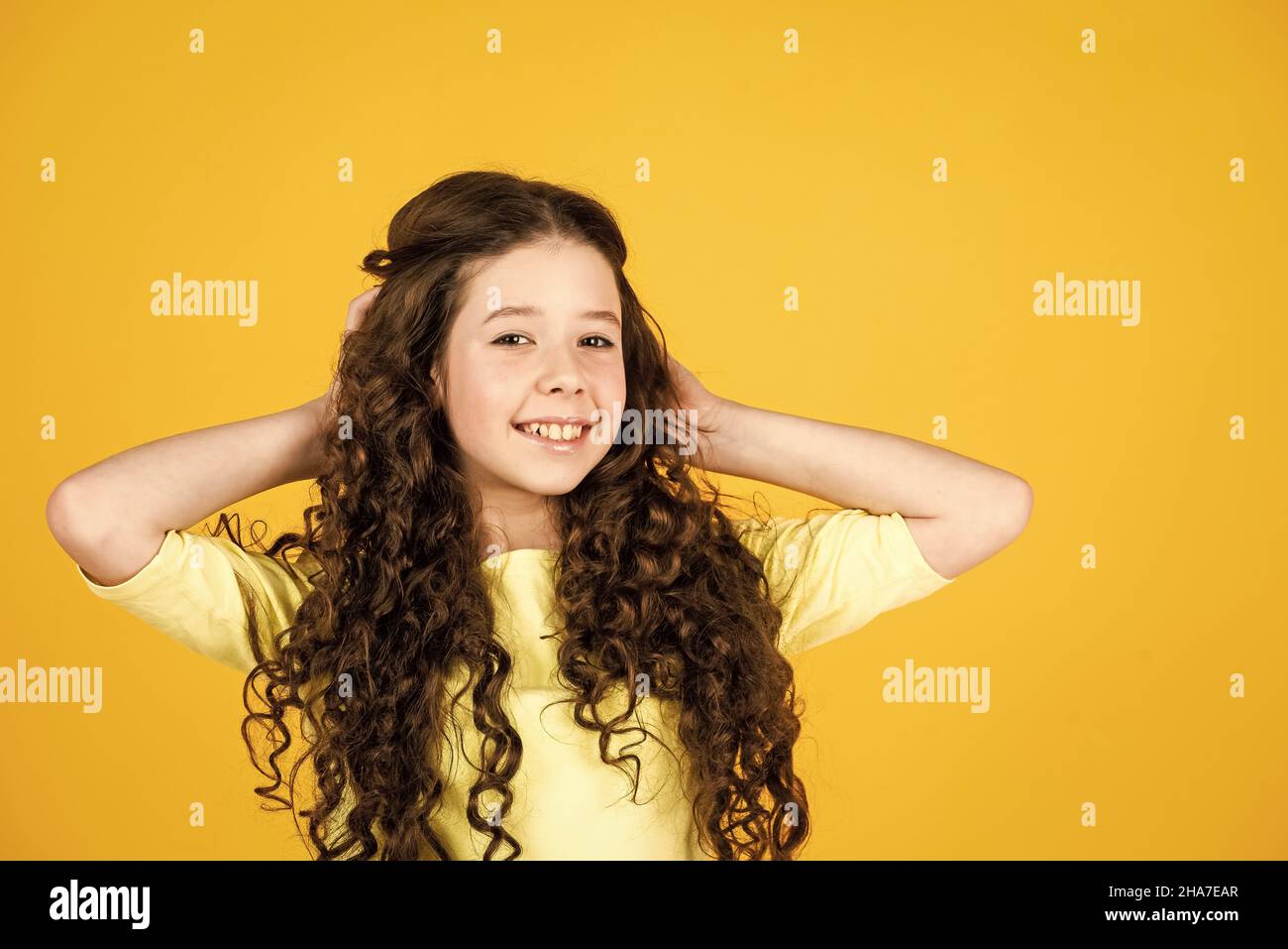 Healthy curls. Easy hairdo. Beauty supplies. Perfectly untangle curly