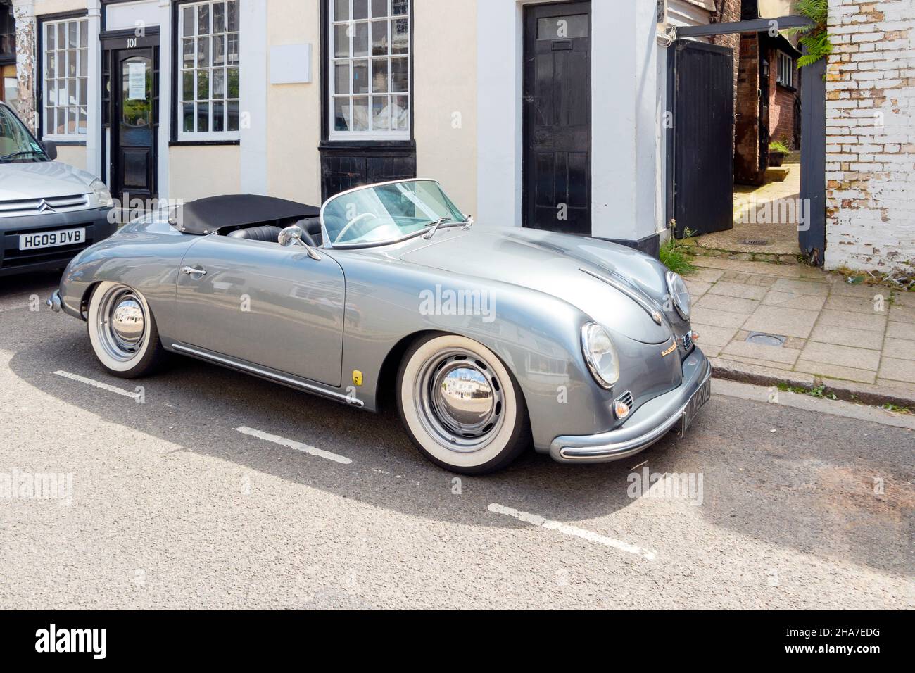 Porsche soft top hi-res stock photography and images - Alamy