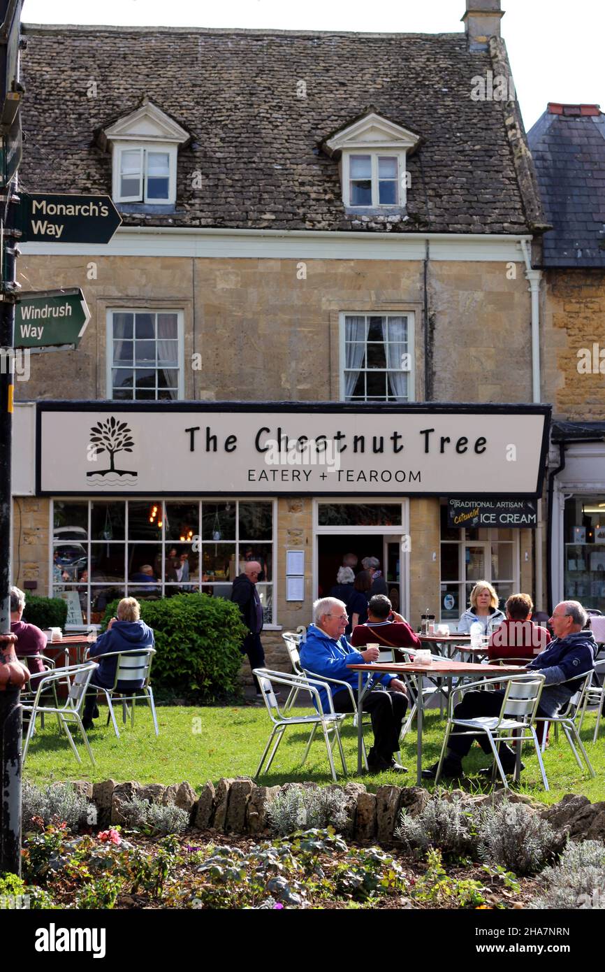 Cotswolds cafe culture - The Chestnut Tree tearooms in Bourton-on-the-Water Stock Photo