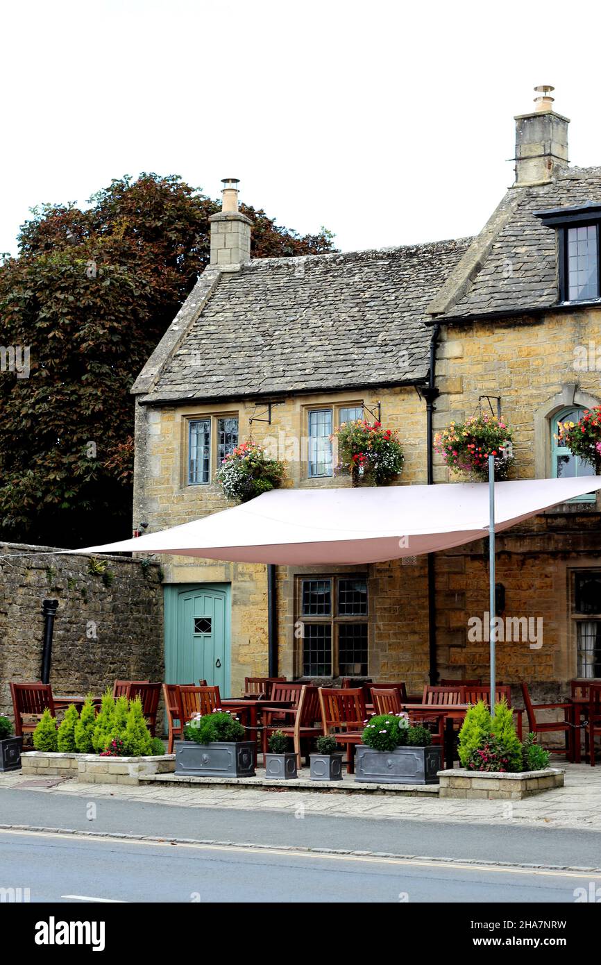 The Old New Inn - a traditional inn (hotel) in the Cotswolds village Bourton-on-the-Water Stock Photo