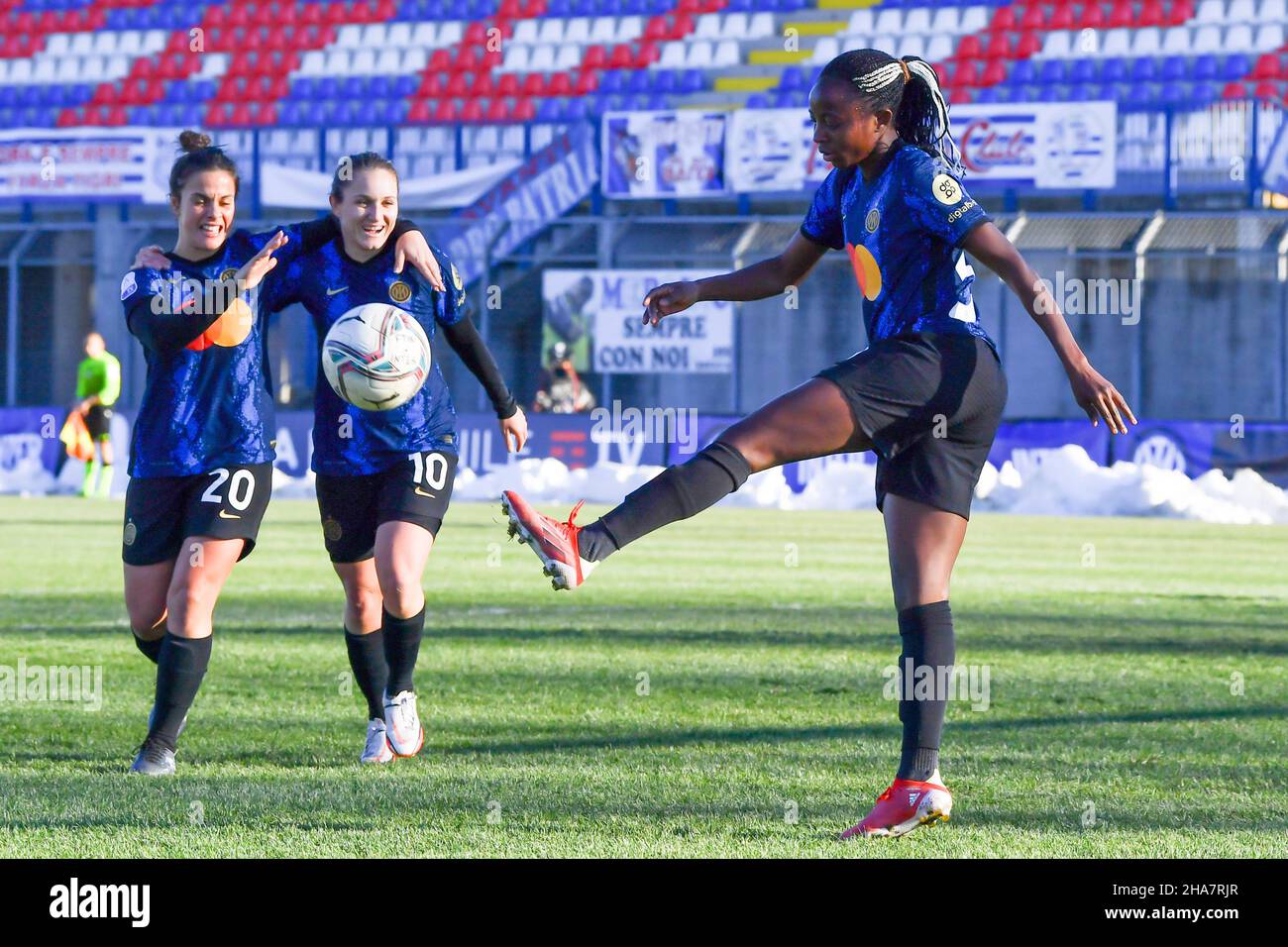 Ajara Nchout (#33 Inter) celebrates her score during the Serie A 