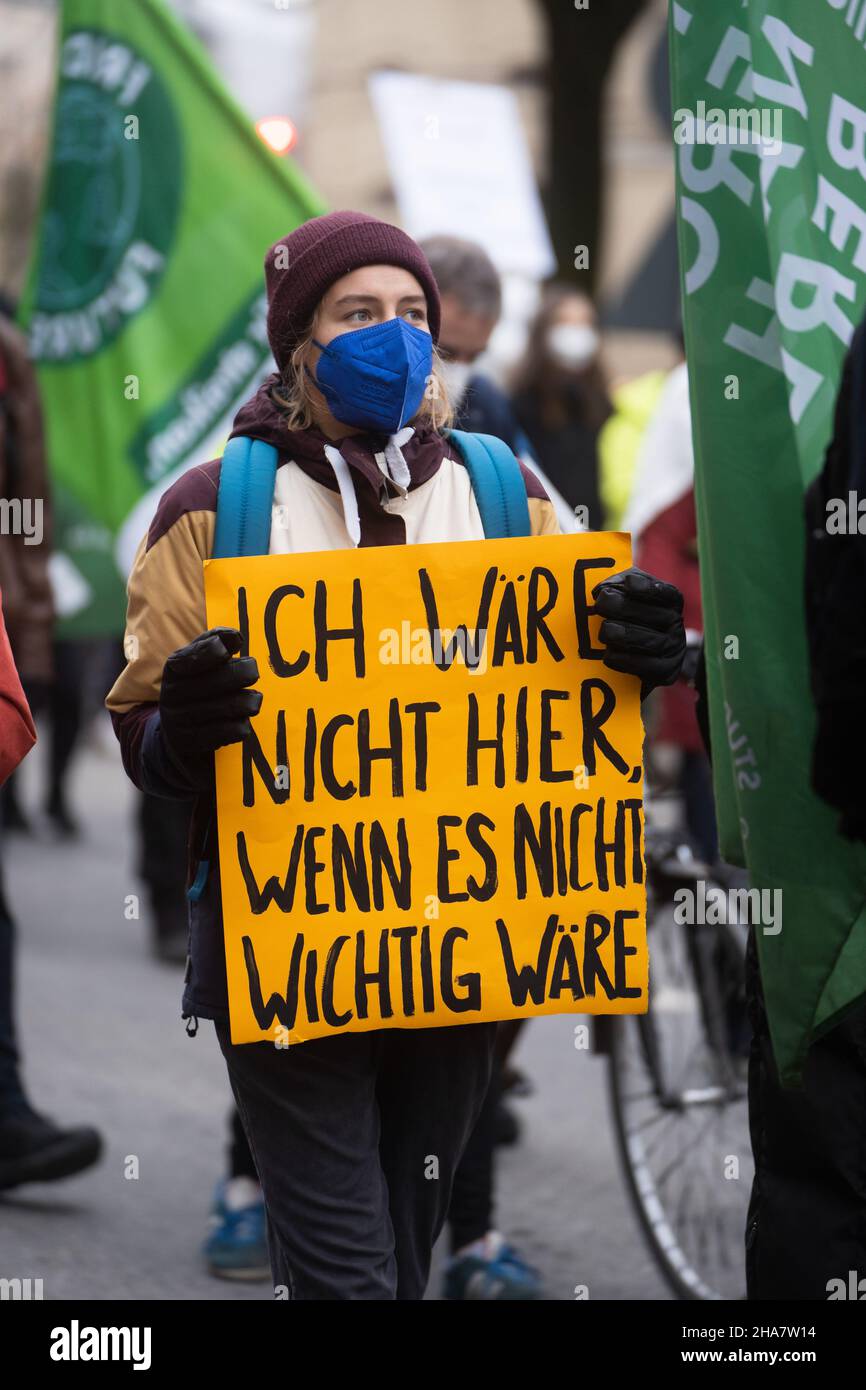 Participant with sign 'I wouldn't be here if it wasn't important'.On December 10, 2021, as every Friday, a climate strike organized by FridaysForFuture took place in Munich, where more than 150 participants loudly demonstrated for the compliance with the 1.5 degree target. The demonstrators also demonstrated that Munich should be climate neutral by 2035. (Photo by Alexander Pohl/Sipa USA) Credit: Sipa USA/Alamy Live News Stock Photo