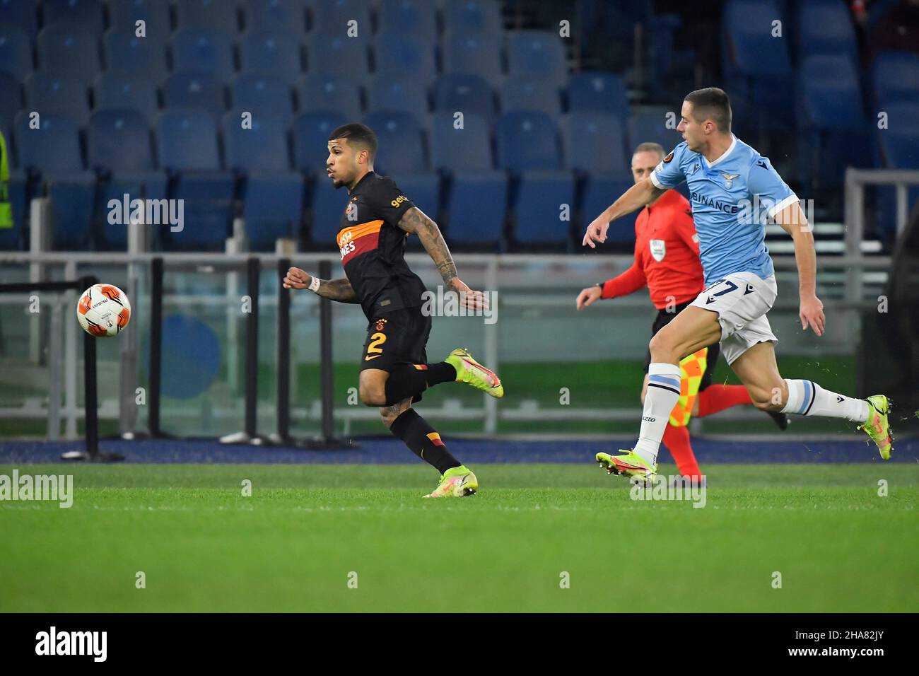 Rome, Italy. 09th Dec, 2021. Deandre Yedlin of Galatasaray A? and Adam Maruši? of SS LAZIO in action during the UEFA Europa League group E match between Lazio Roma and Galatasaray A? at Stadio Olimpico on 9th of December, 2021 in Rome, Italy. (Photo by Domenico Cippitelli/Pacific Press/Sipa USA) Credit: Sipa USA/Alamy Live News Stock Photo