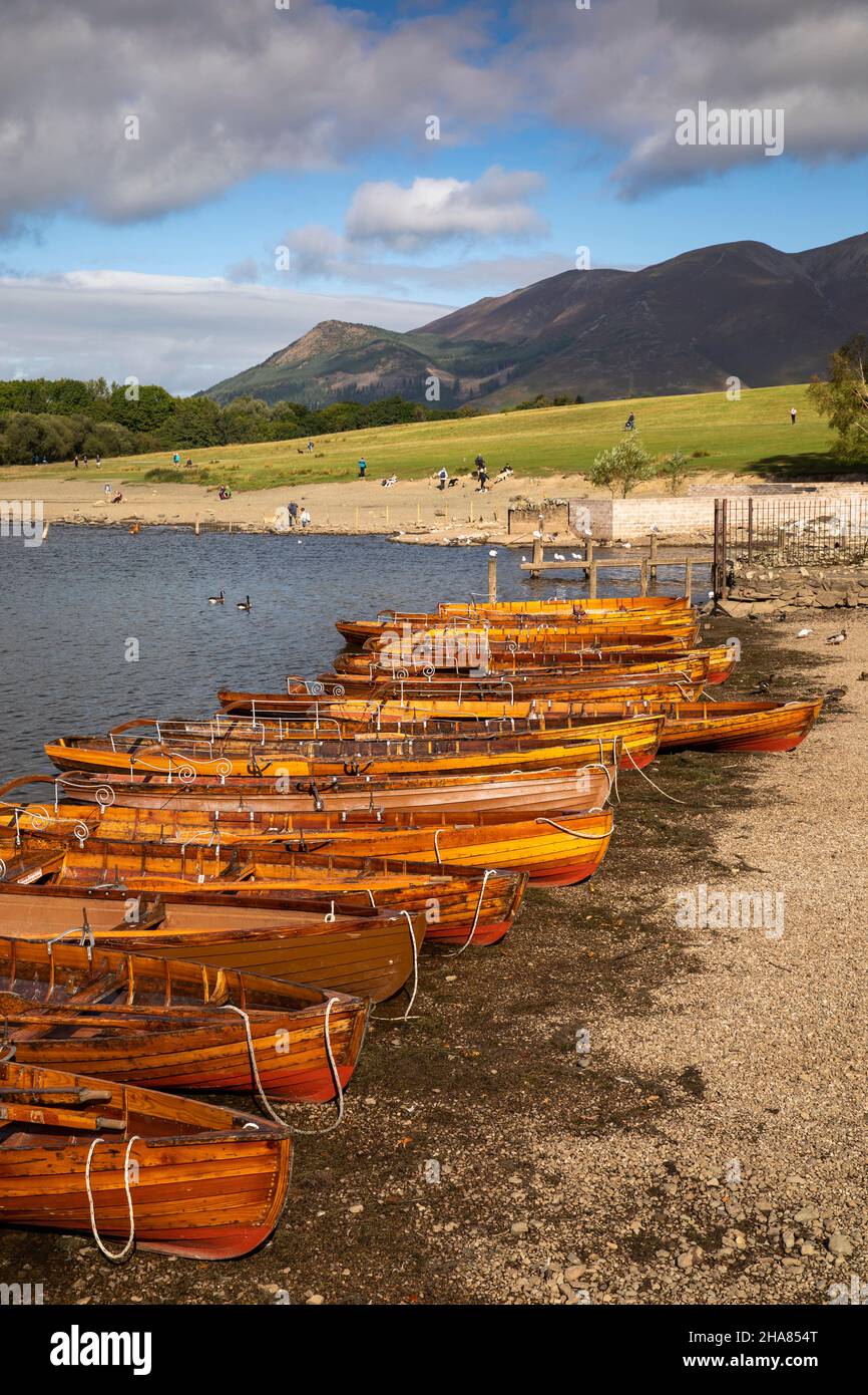 UK, Cumbria, Allerdale, Keswick, Derwentwater, rowing boats on lake shore Stock Photo