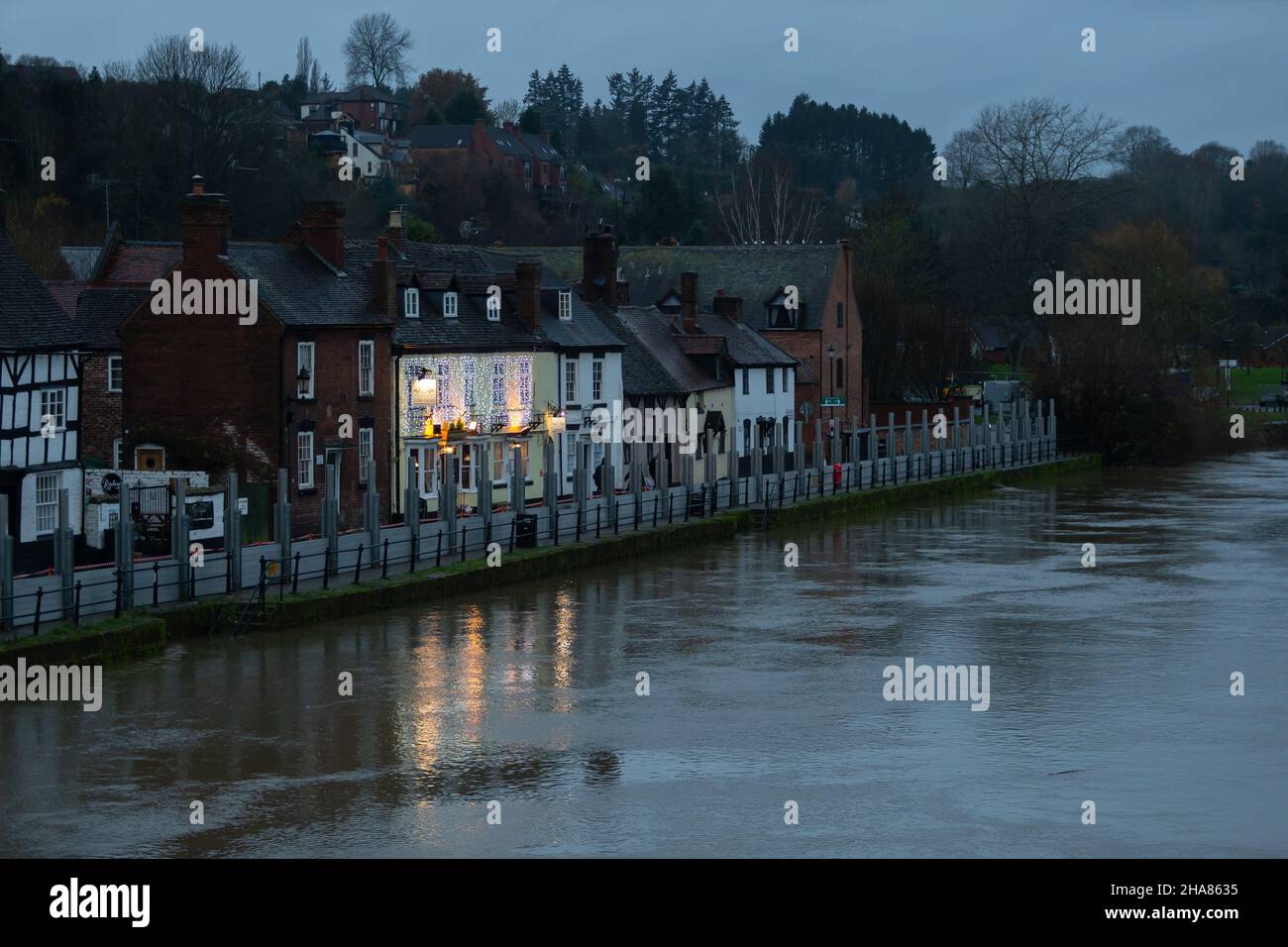 Bewdley, Worcestershire, UK. 11th Dec, 2021. The River Severn at Bewdley, Worcestershire rises to a threatening level as the Environment Agency erects its flood barriers. The river floods most years after rainfall in Wales Credit: Peter Lopeman/Alamy Live News Stock Photo