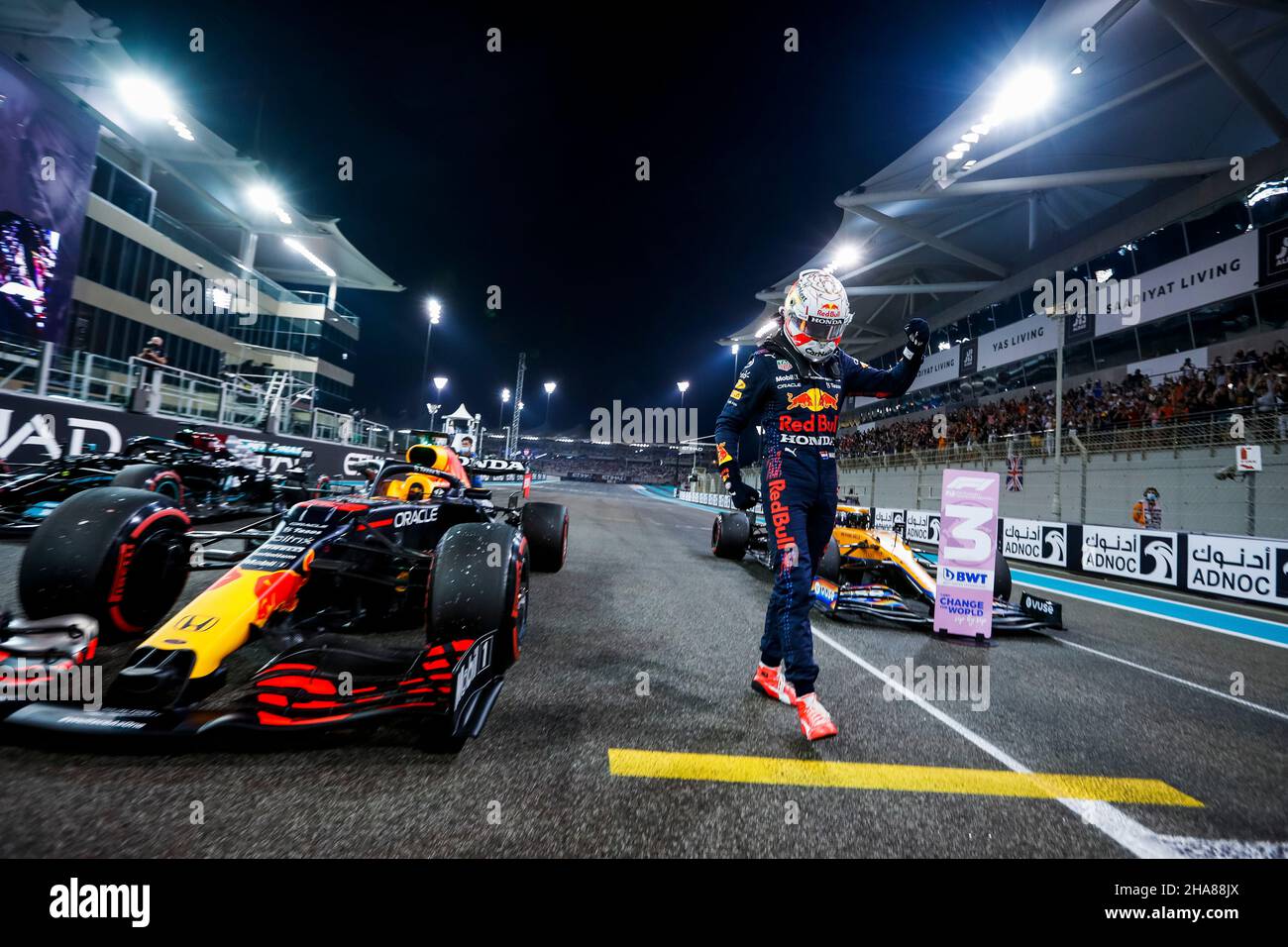 33 Max Verstappen (NED, Red Bull Racing), F1 Grand Prix of Abu Dhabi at Yas Marina Circuit on December 11, 2021 in Abu Dhabi, Arab Emirates. (Photo by HOCH ZWEI Stock Photo - Alamy