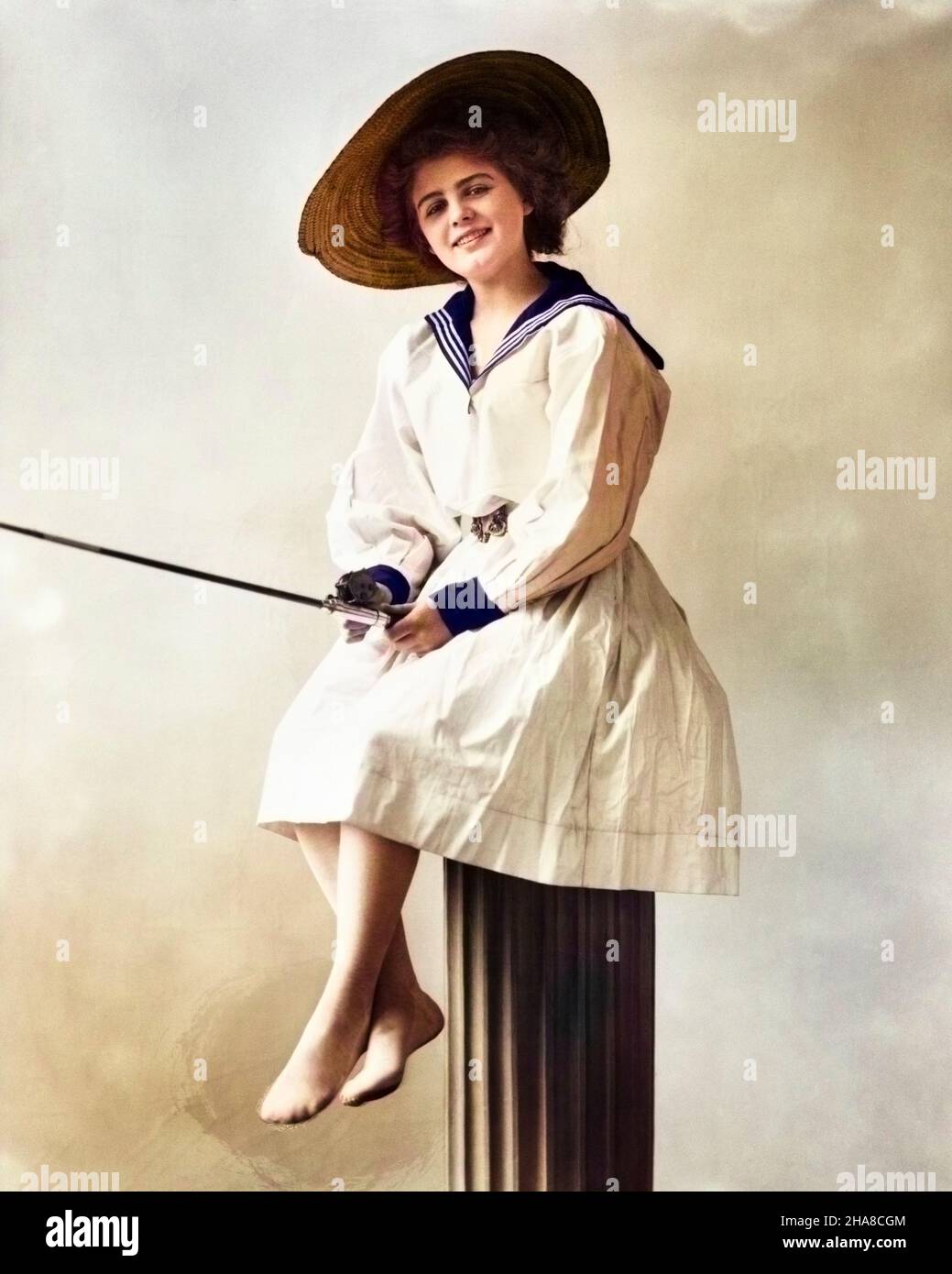 1900s 1910s WOMAN WEARING DRESS WITH SAILOR STYLE COLLAR STRAW HAT LOOKING AT CAMERA SITTING ON DOCK PILING WITH FISHING ROD - o2771c HAR001 HARS OLD FASHION 1 FACIAL STYLE POLE ATHLETE PLEASED JOY LIFESTYLE SAILOR FEMALES STUDIO SHOT GROWNUP HEALTHINESS COPY SPACE FULL-LENGTH LADIES PERSONS GROWN-UP ATHLETIC ROD TACKLE EXPRESSIONS ANGLER LINEN EYE CONTACT POLES HAPPINESS FISHING POLE FISHING TACKLE CHEERFUL HOBBY LEISURE HOBBIES RECREATION BAREFOOT SMILES JOYFUL ANGLING FISHING ROD PLEASANT PEOPLE ADULTS YOUNG ADULT WOMAN CAUCASIAN ETHNICITY HAR001 OLD FASHIONED Stock Photo