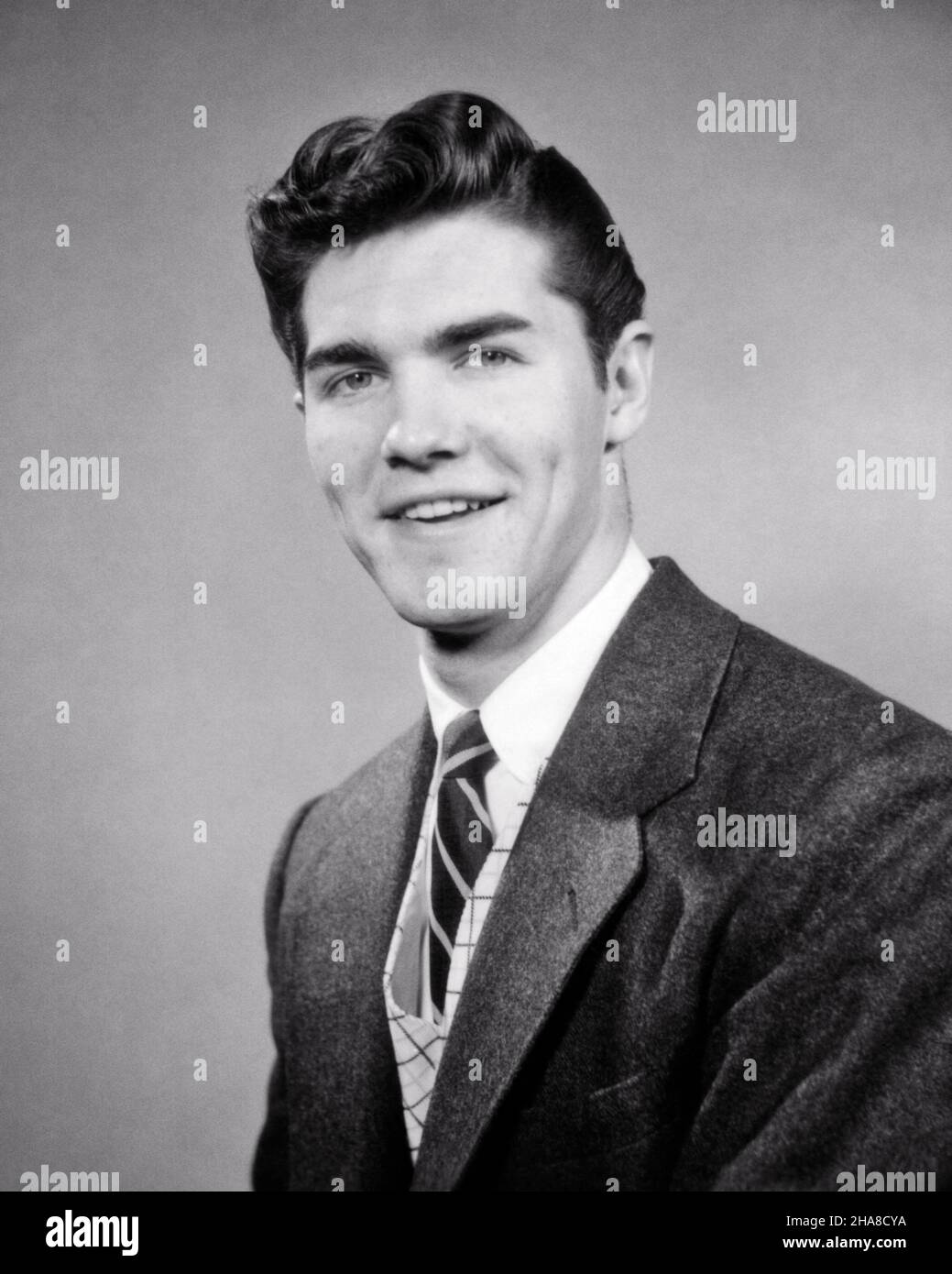 Handsome man 1950s hi-res stock photography and images - Alamy