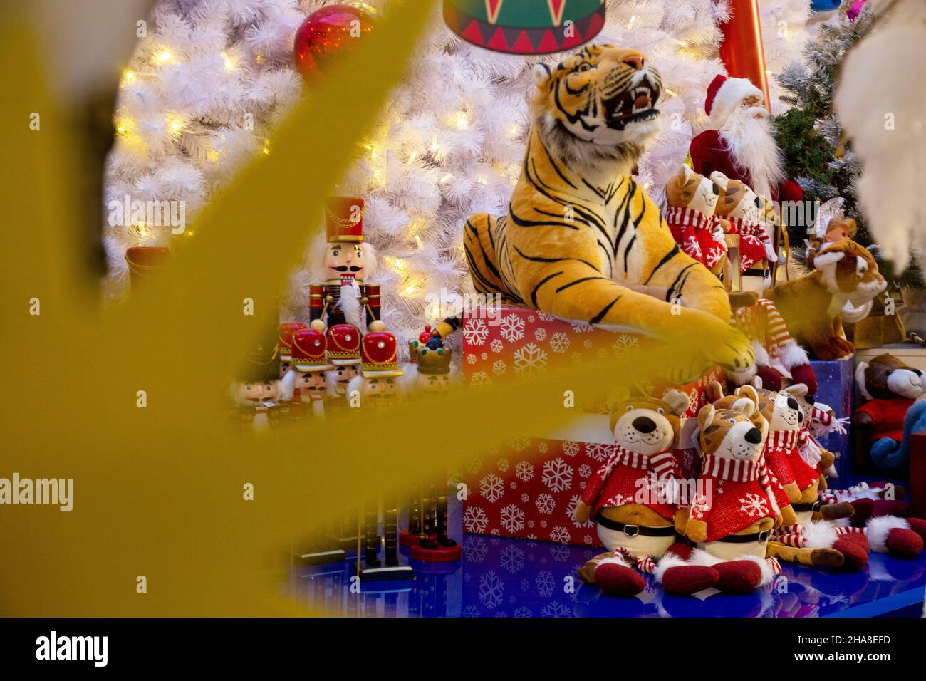 Sun City Center Christmas Eve 2022 A Counter With Christmas Decorations For The Christmas Tree In The Central  Store Of Moscow In The New Year's Eve, Russia Stock Photo - Alamy