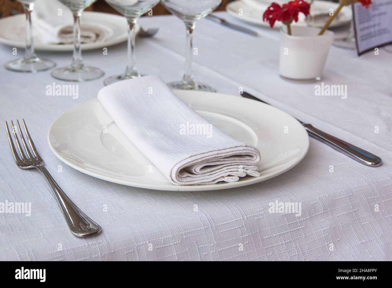 Food Service Setting Setting up food service hi-res stock photography and images - Alamy