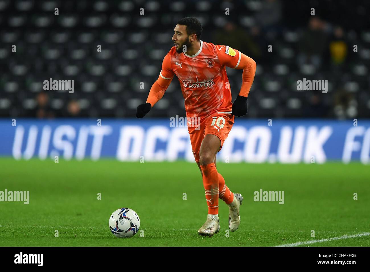 DERBY, GBR. DEC 11TH Keshi Anderson of Blackpool runs with the ball during the Sky Bet Championship match between Derby County and Blackpool at the Pride Park, Derby on Saturday 11th December 2021. (Credit: Jon Hobley | MI News) Credit: MI News & Sport /Alamy Live News Stock Photo