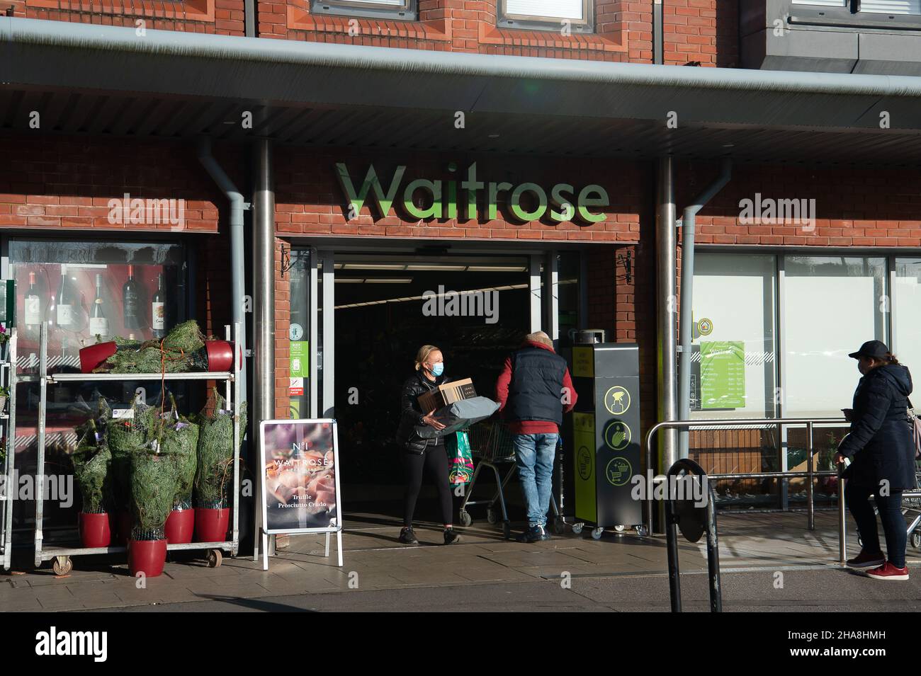 Gerrards Cross, Buckinghamshire, UK. 10th December, 2021. The Waitrose