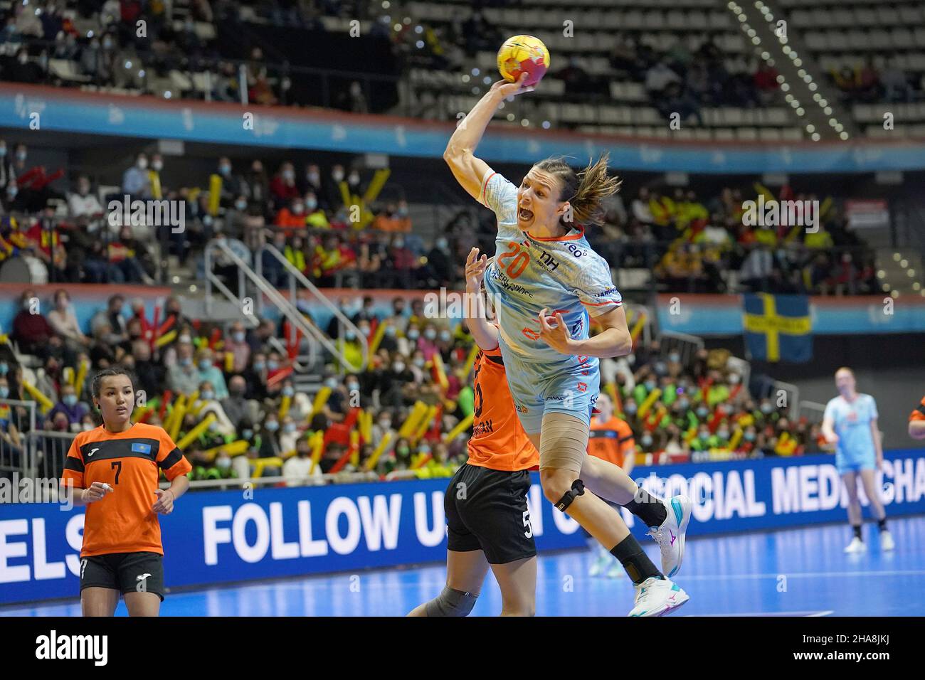 CASTELLON DE LA PLANA, SPAIN - DECEMBER 11: Inger Smits of the Netherlands during the 25th IHF Women's World Championship match between Netherlands and Kazachstan at Pabellon Ciutat de Castello on December 11, 2021 in Castellon de la Plana, Spain (Photo by Henk Seppen/Orange Pictures) Stock Photo