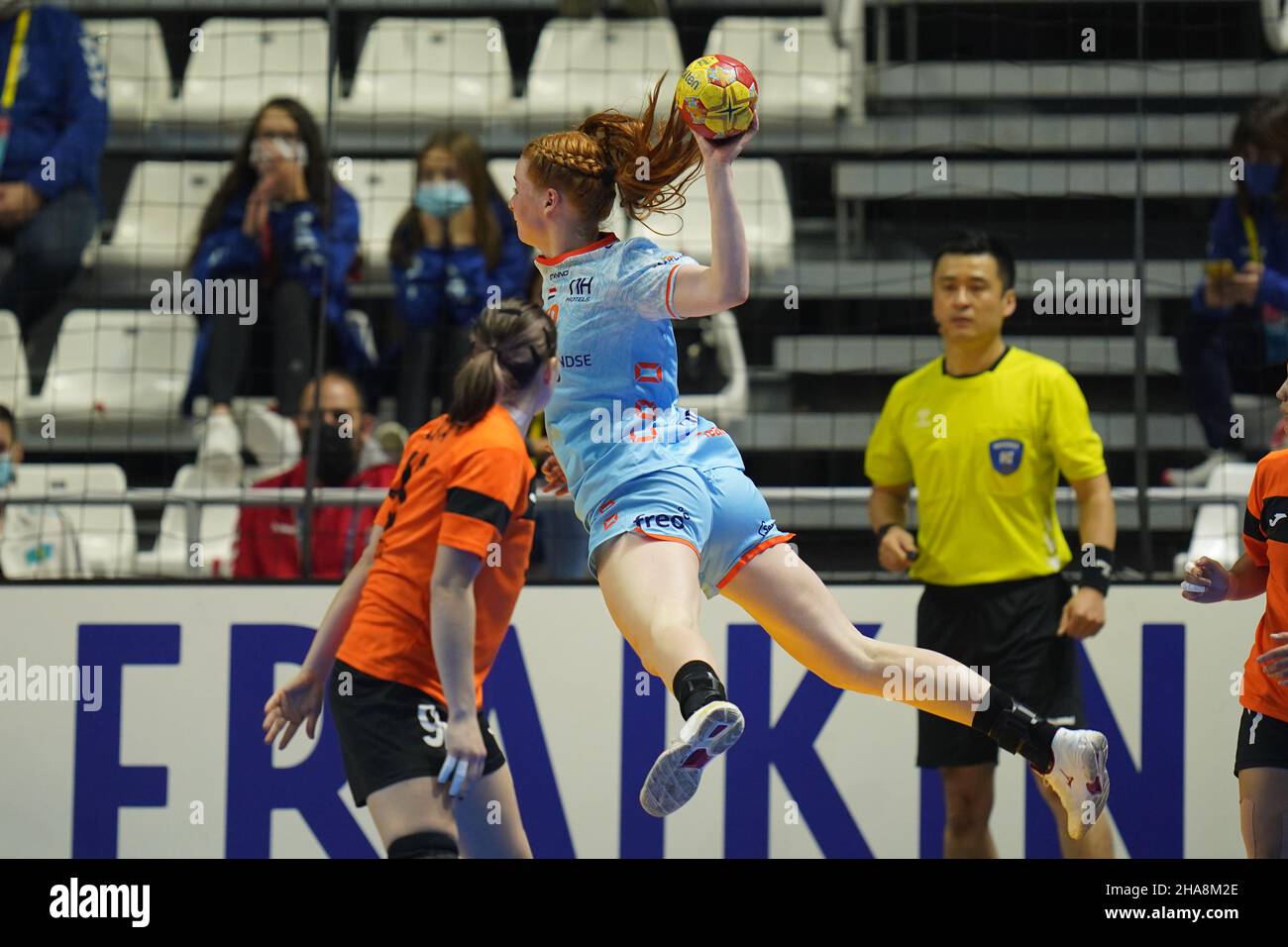 CASTELLON DE LA PLANA, SPAIN - DECEMBER 11: Dione Housheer of the Netherlands during the 25th IHF Women's World Championship match between Netherlands and Kazachstan at Pabellon Ciutat de Castello on December 11, 2021 in Castellon de la Plana, Spain (Photo by Henk Seppen/Orange Pictures) Stock Photo