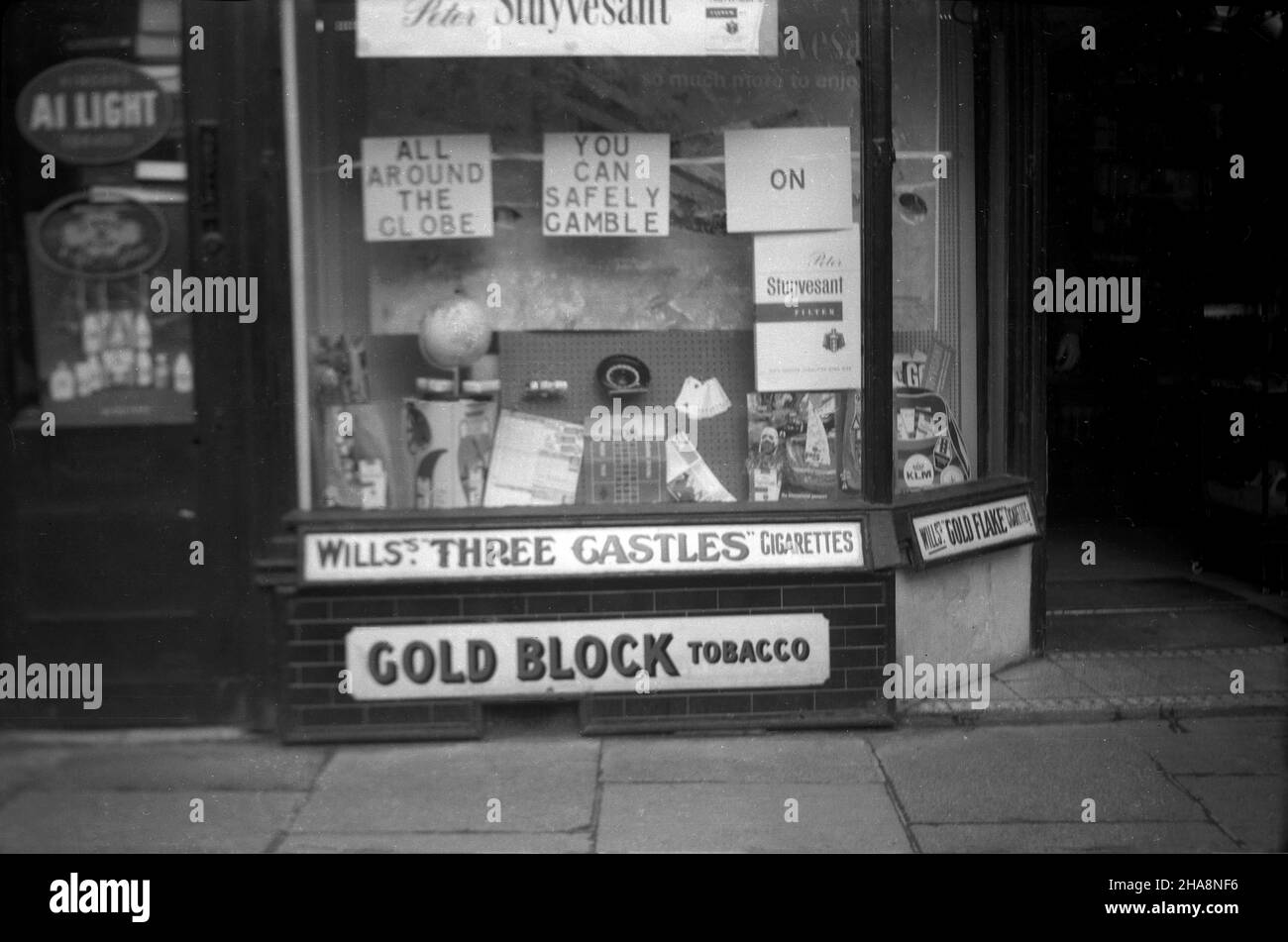 peter stuyvesant cigarettes black Peter stuyvesant cigarettes Black and White Stock Photos & Images