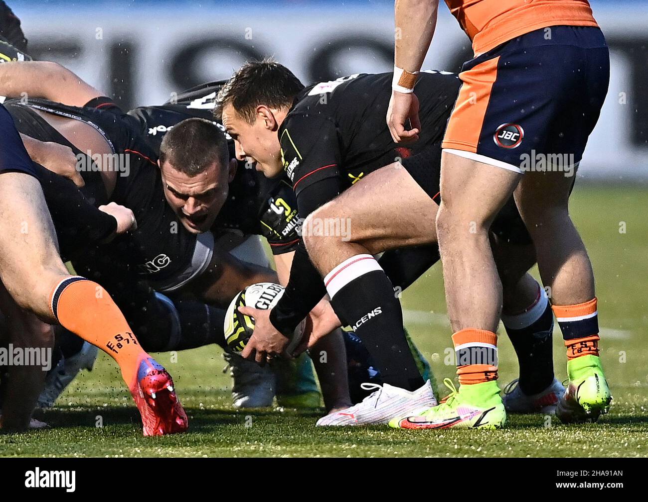 Barnet, United Kingdom. 11th Dec, 2021. EPCR Challenge Cup. Saracens V Edinburgh Rugby. StoneX Stadium. Barnet. Ivan van Zyl (Saracens) puts into the scrum. Credit: Sport In Pictures/Alamy Live News Stock Photo