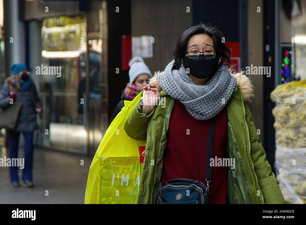 London, UK. 9th Dec, 2021. A woman wearing a face mask as a preventive measure against the spread of coronavirus walks on the street.Omicron variant continues to spread in the UK. The government has announced Plan B rules which includes compulsory wearing of face masks in more indoor places. (Credit Image: © Dinendra Haria/SOPA Images via ZUMA Press Wire) Stock Photo
