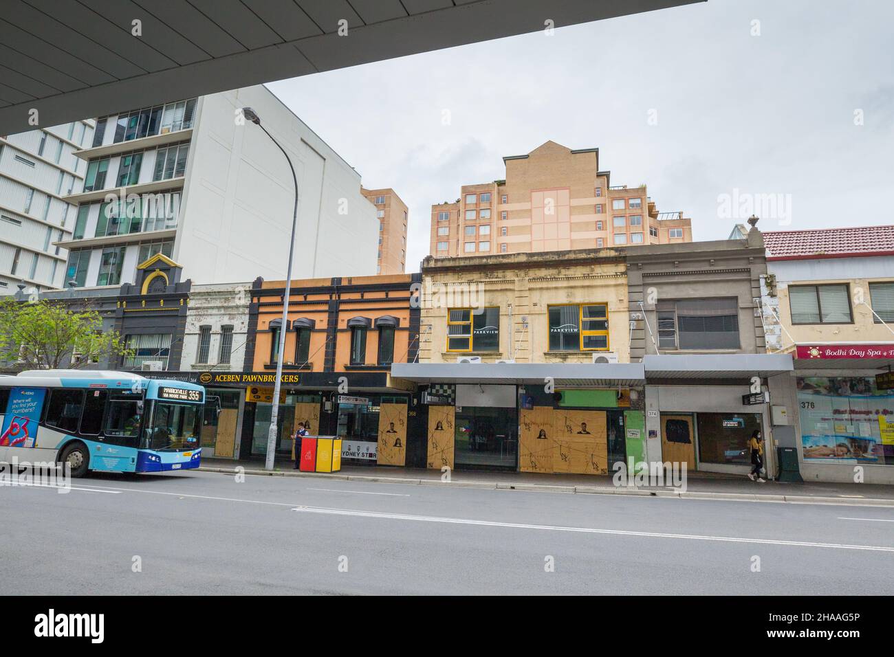 Sydney, Australia. 12 Dec 2021. Economically-distressed and empty retail storefronts in Bondi Junction (on Oxford Street between Newland Street and Vernon Street) during the coronavirus pandemic and the normally busy Christmas retail rush. Stock Photo