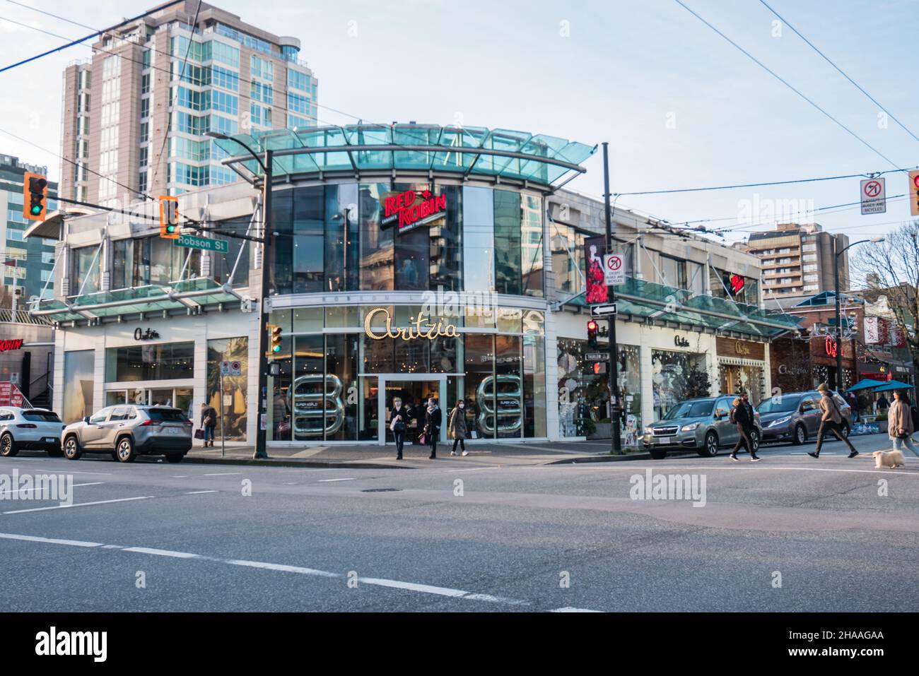 Vancouver robson street shopping district Stock Photo - Alamy