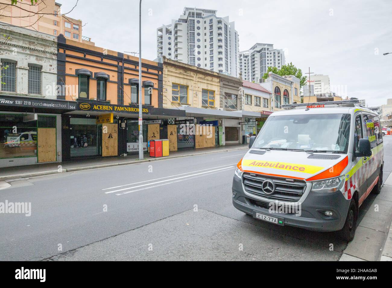 Sydney, Australia. 12 Dec 2021. Economically-distressed and empty retail storefronts in Bondi Junction (on Oxford Street between Newland Street and Vernon Street) during the coronavirus pandemic and the normally busy Christmas retail rush. Stock Photo