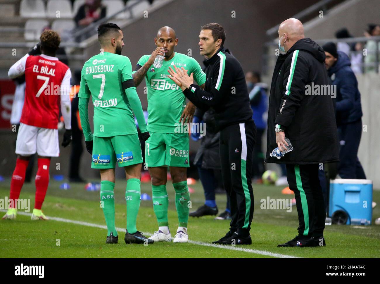 Coach of AS Saint-Etienne Julien Sable talks to Ryad Boudebouz and Gabriel  Silva of Saint-Etienne during the French championship Ligue 1 football  match between Stade de Reims and AS Saint-Etienne (ASSE) on