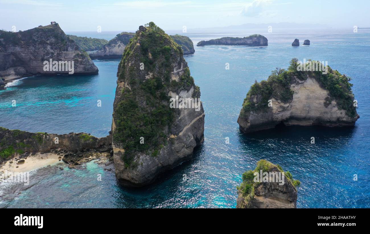 Small islands at Nusa Penida known as Raja Lima or Five Kings Stock Photo