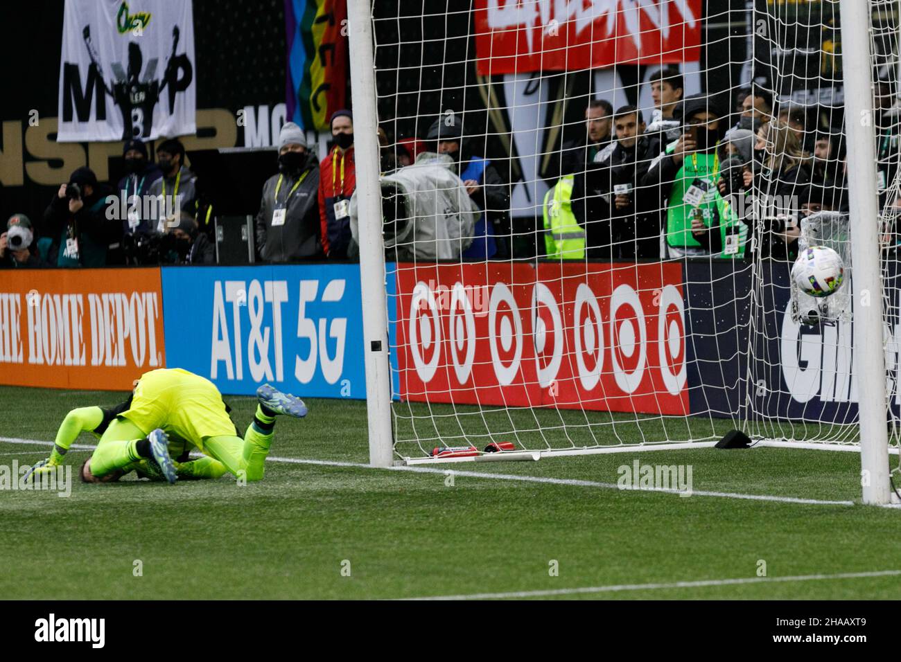 Portland, USA. 11th Dec, 2021. Goaltender Steve Clark misses the final kick of the shootout, as the New York City Football Club defeated the Portland Timbers 4-2 on a penalty kick shootout, after playing to a 1-1 tie in regular time and overtime, for the Major League Soccer Championship Cup, in Portland, Oregon on December 11, 2021. (Photo by John Rudoff/Sipa USA) Credit: Sipa USA/Alamy Live News Stock Photo