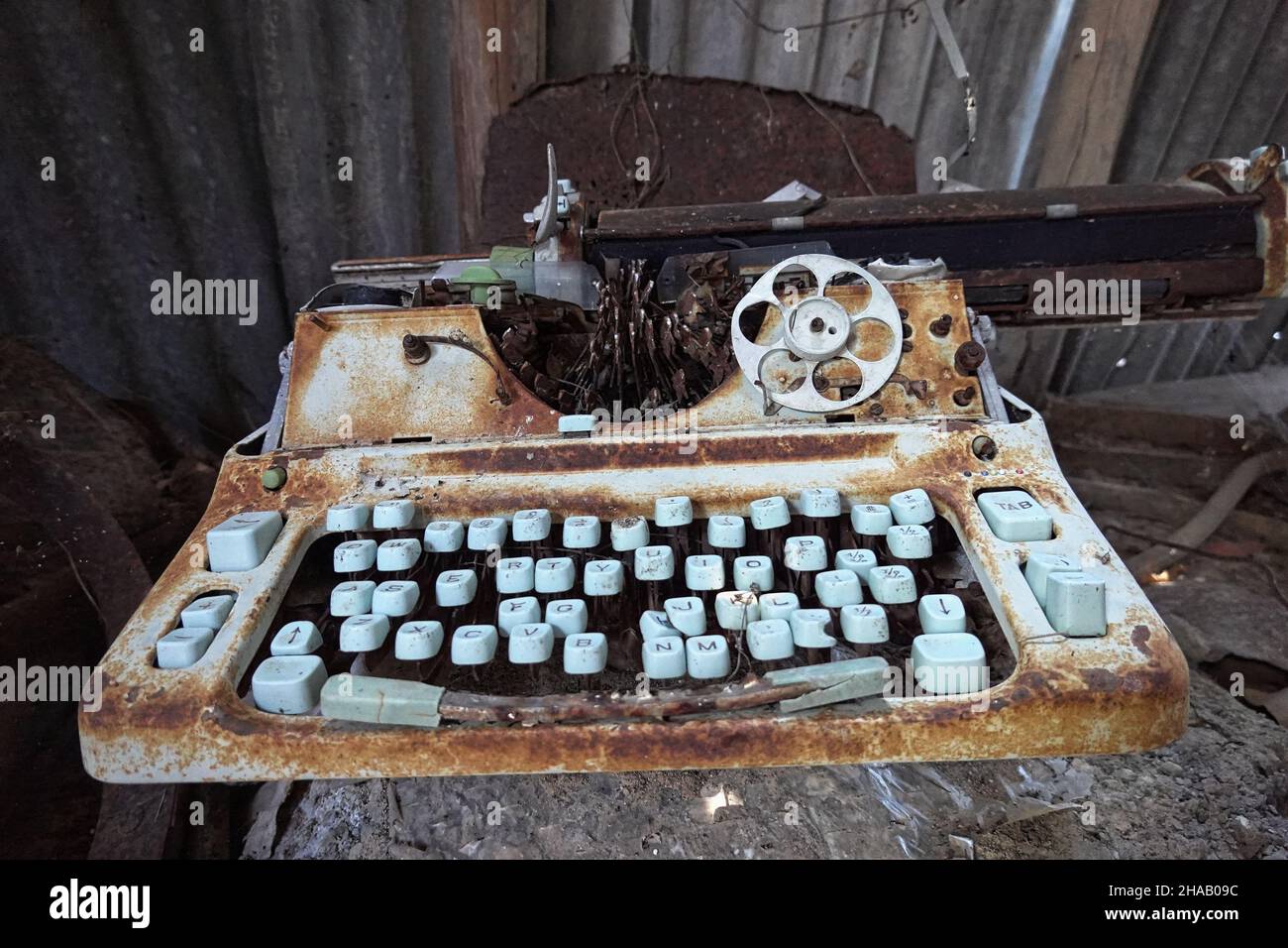 an old broken typewriter Stock Photo Alamy