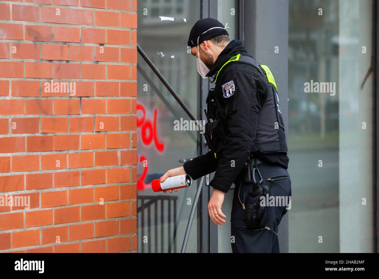 Berlin, Germany. 12th Dec, 2021. A police officer marks a house as ...